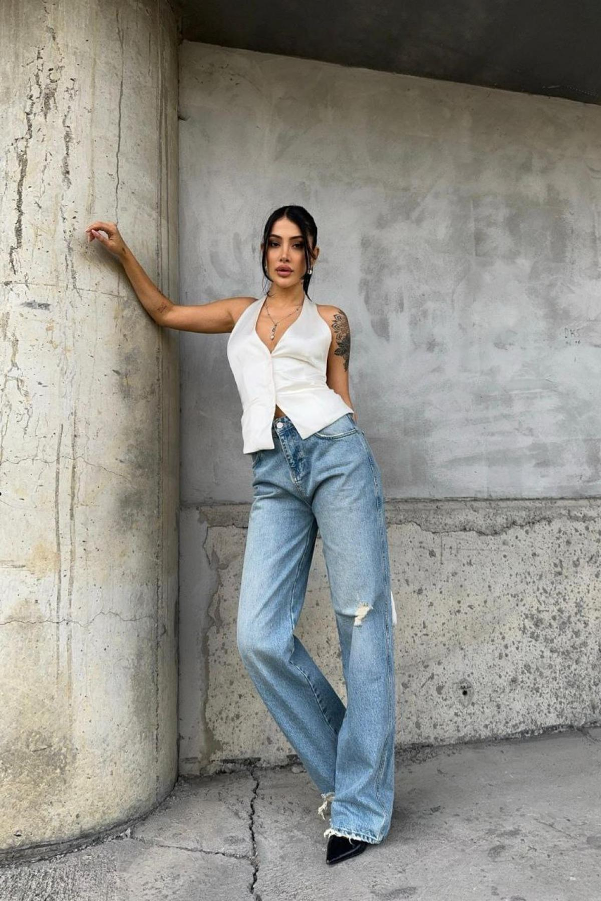 Wholesale Women Light  Blue Wide Leg Jeans 718035