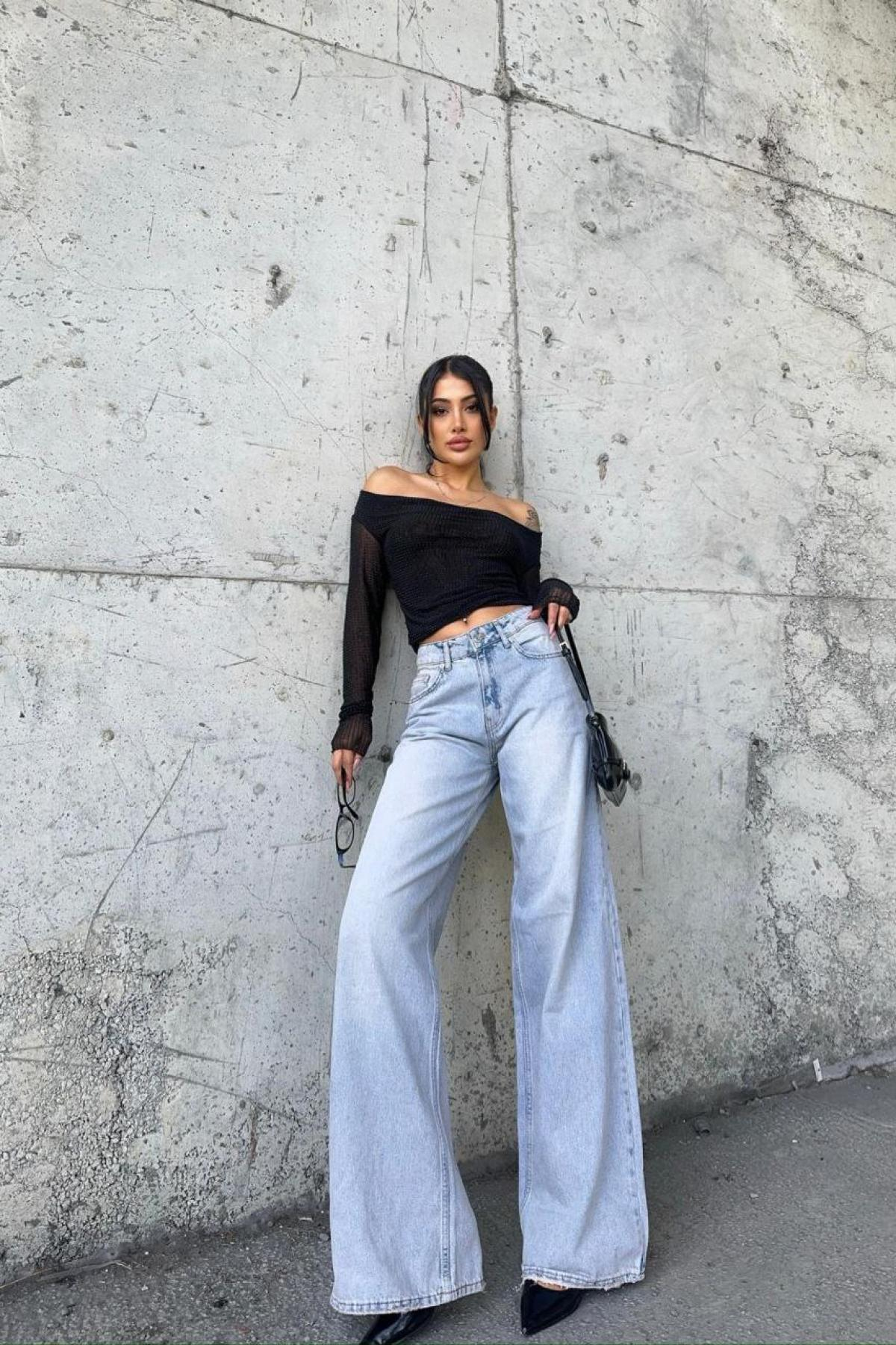 Wholesale Women Light Blue Wide Leg Jeans 718031