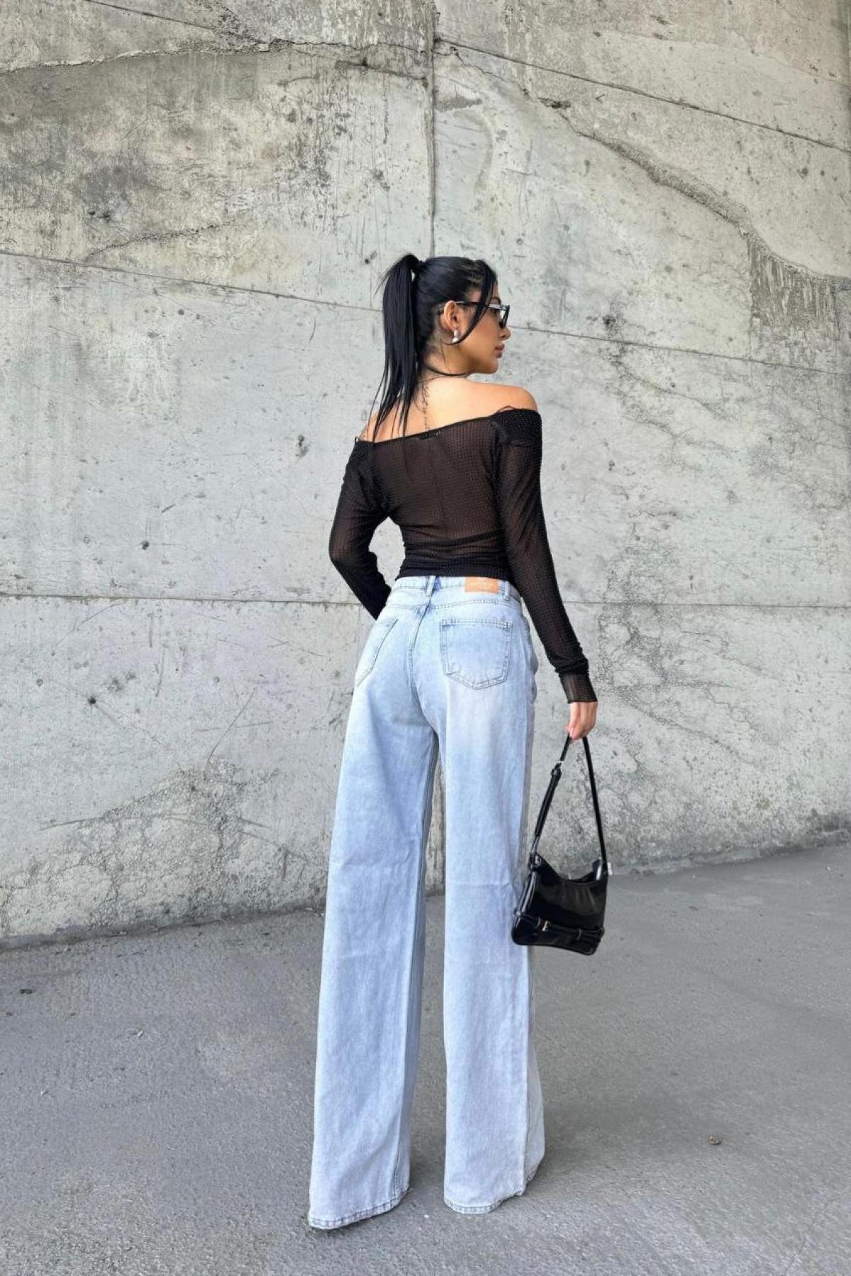 Wholesale Women Light Blue Wide Leg Jeans 718031
