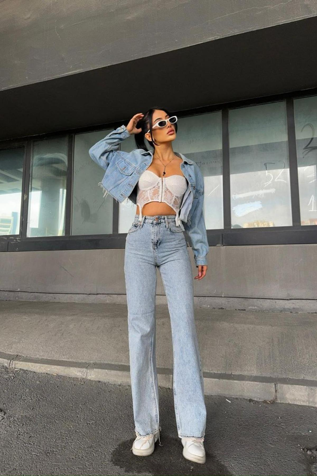 Wholesale Women Light Blue Wide Leg Jeans 718030