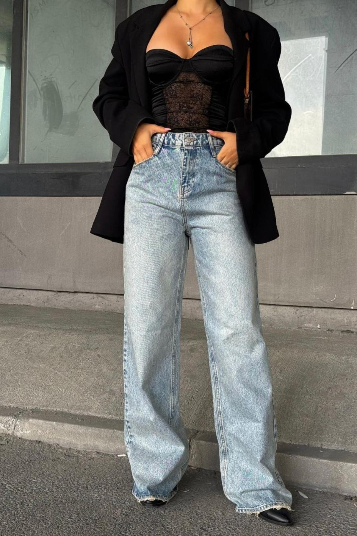 Wholesale Women Light Blue Wide Leg Jeans 718037