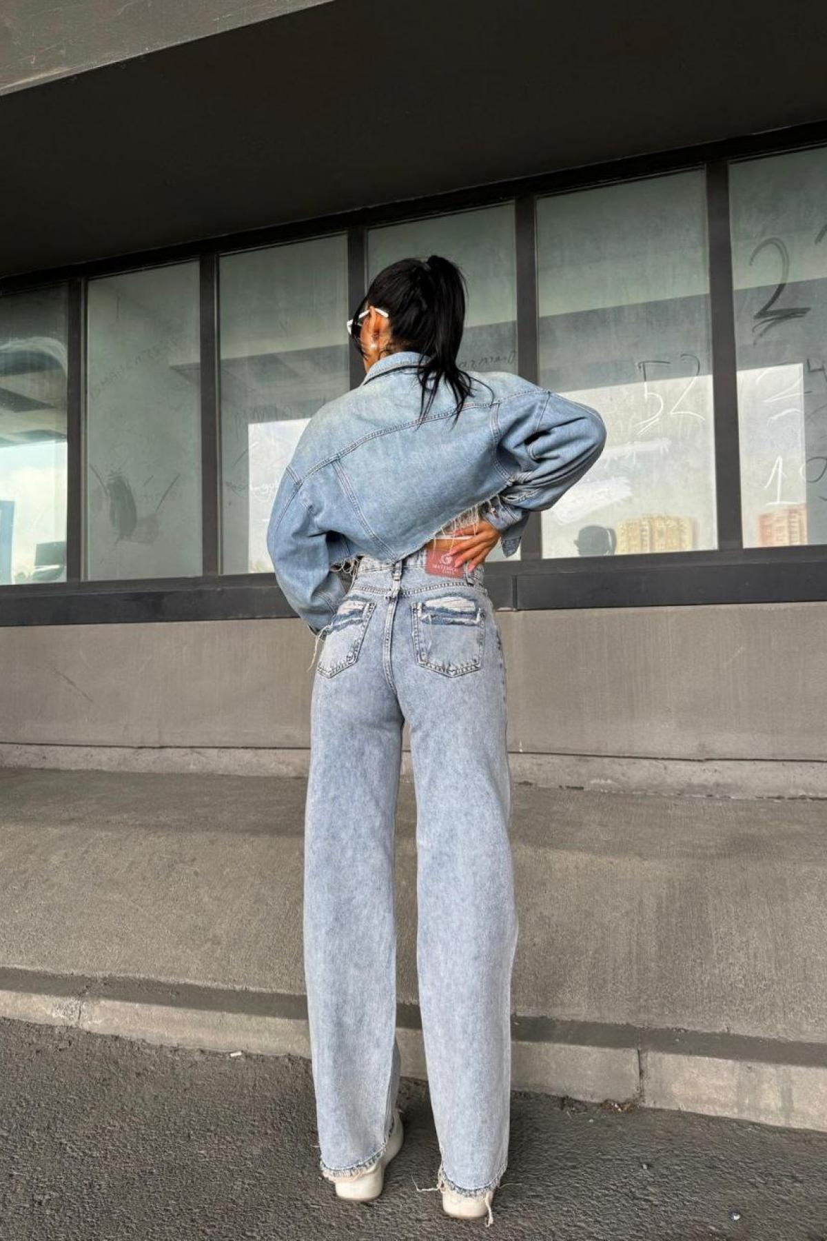 Wholesale Women Light Blue Wide Leg Jeans 718030