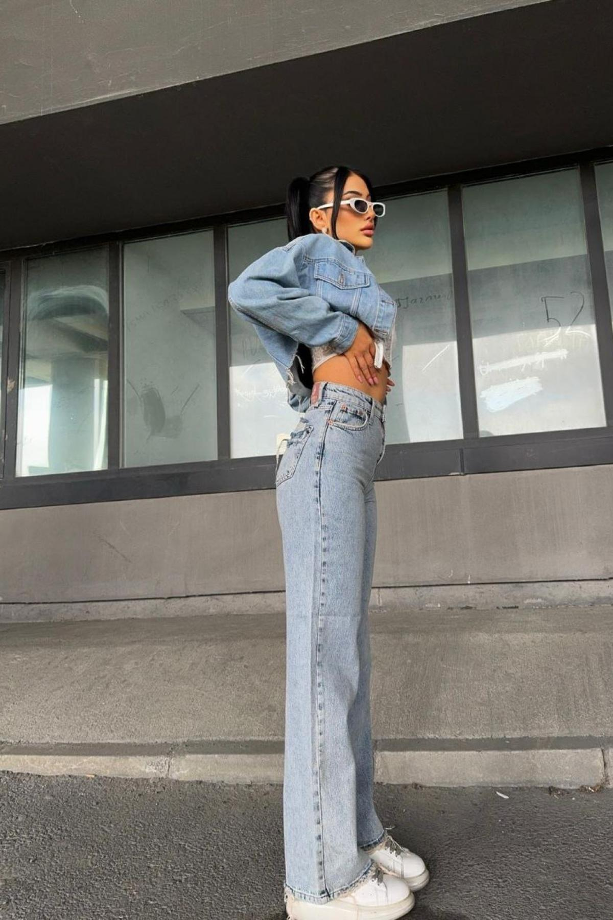 Wholesale Women Light Blue Wide Leg Jeans 718030