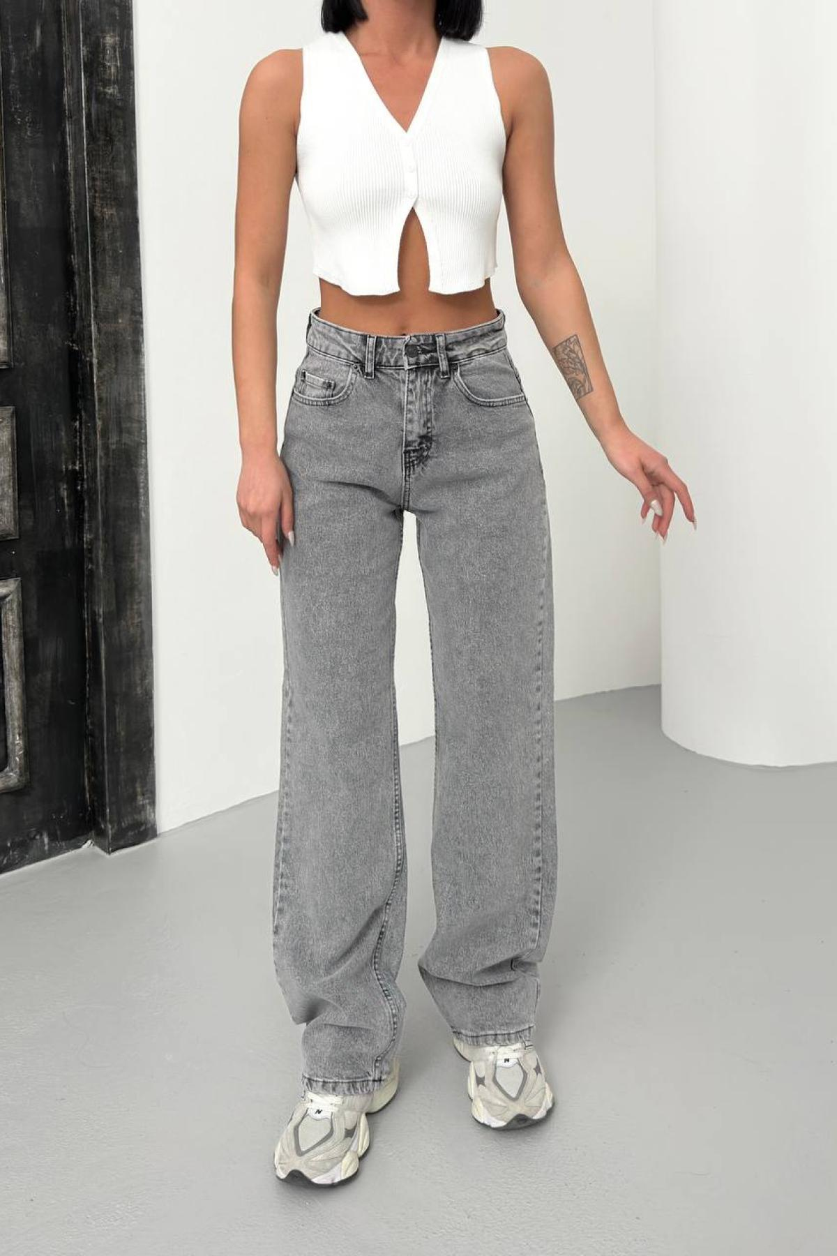 Wholesale Women Light Gray Straight Leg Jeans 731143