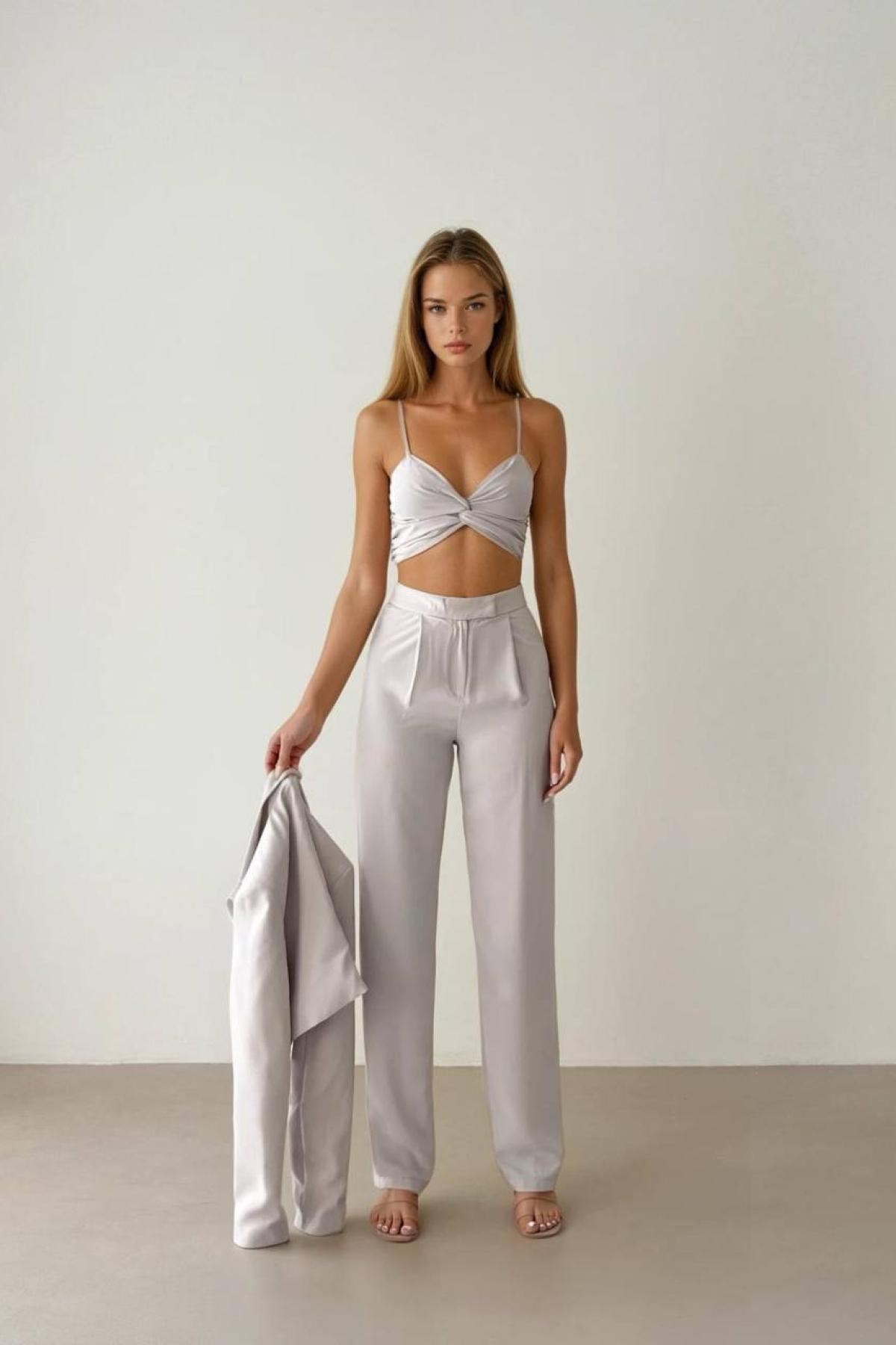Wholesale Women Light Gray Three Piece Suits 730072