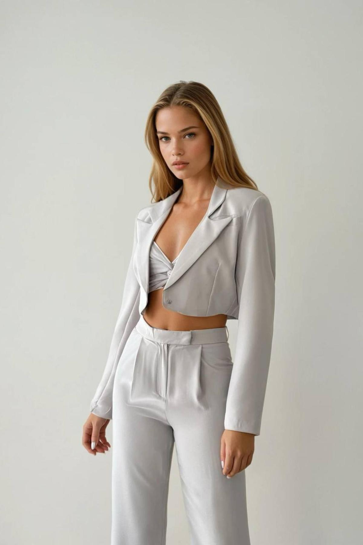 Wholesale Women Light Gray Three Piece Suits 730072