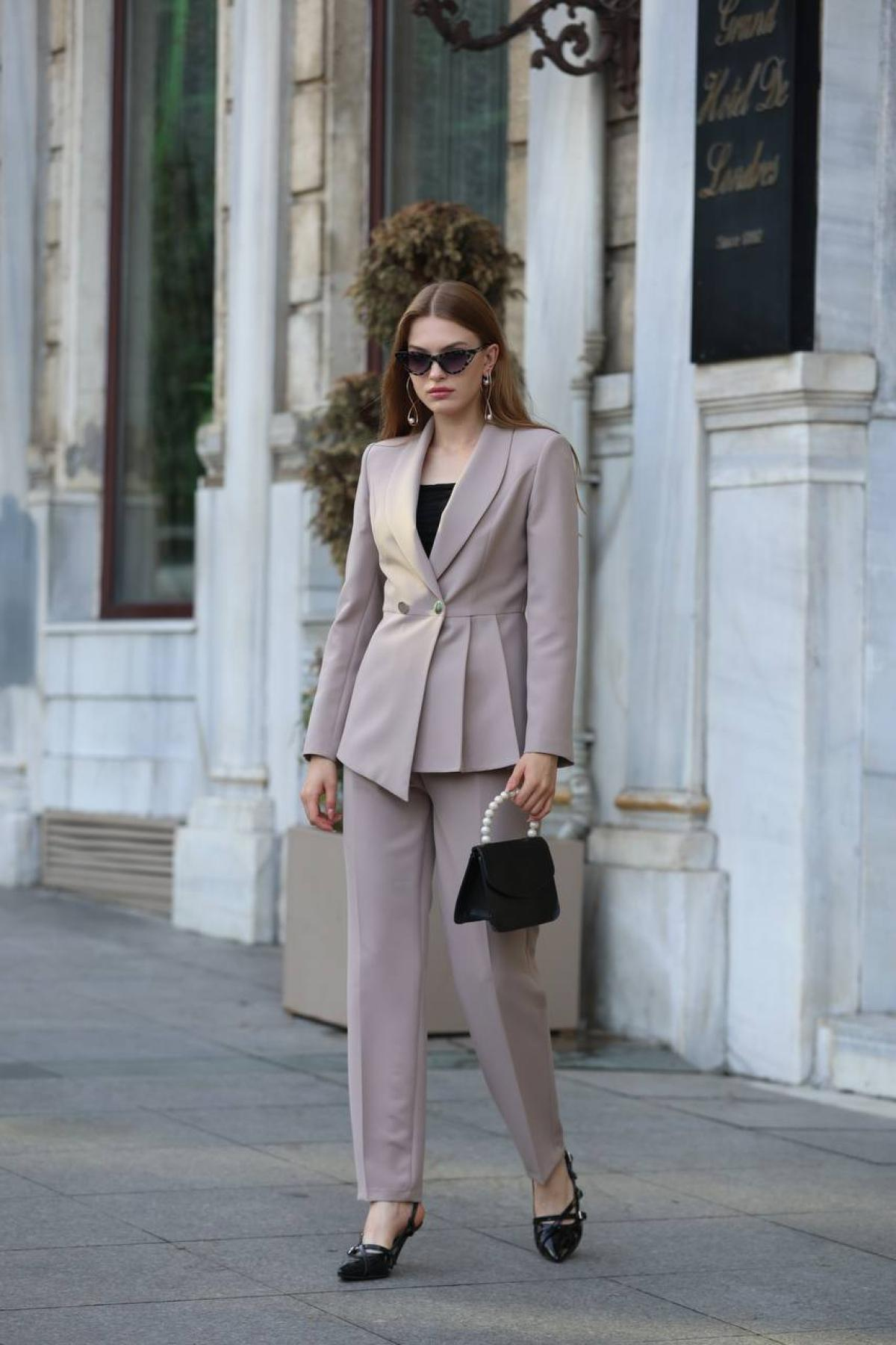 Wholesale Women Light Gray Two Piece Suit Blazer and Pants Set 718367