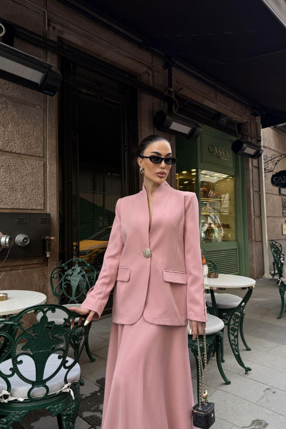 Wholesale Women Light Pink Two Piece Suit Blazer and Skirt Set 737322