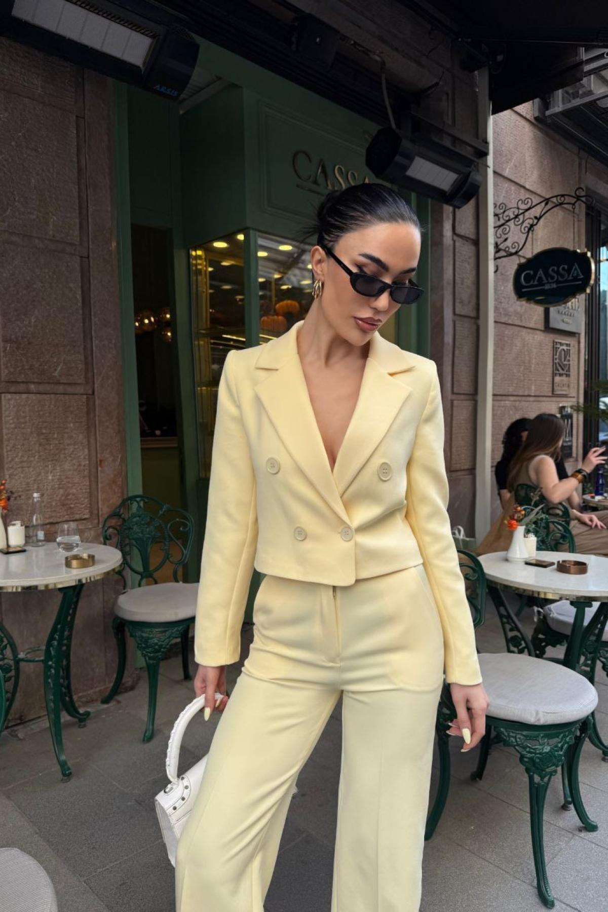 Wholesale Women Light Yellow Two Piece Suit Blazer and Pants Set 737335