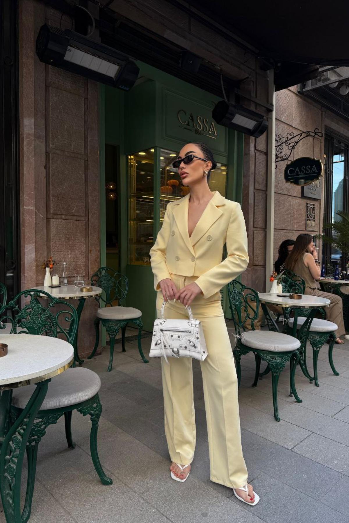 Wholesale Women Light Yellow Two Piece Suit Blazer and Pants Set 737335