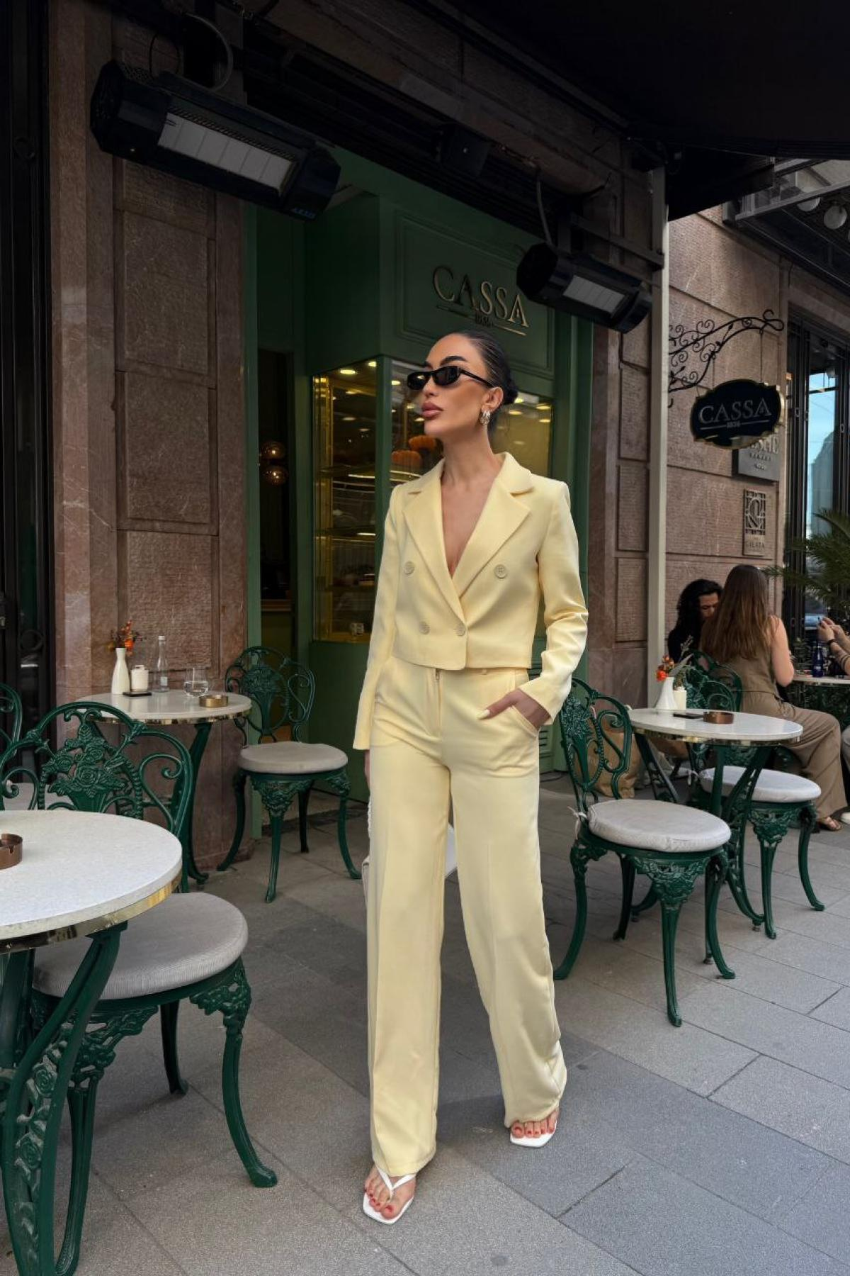 Wholesale Women Light Yellow Two Piece Suit Blazer and Pants Set 737335