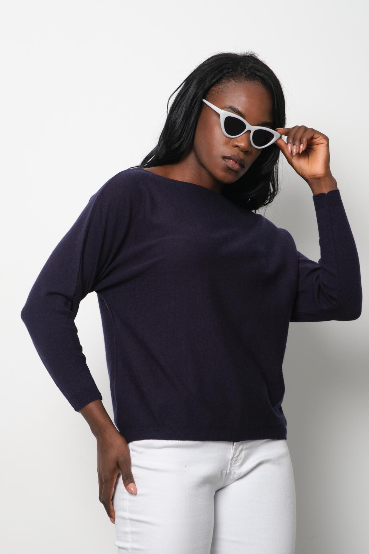 Wholesale Women Navy Boat-Neck Sweaters 711029