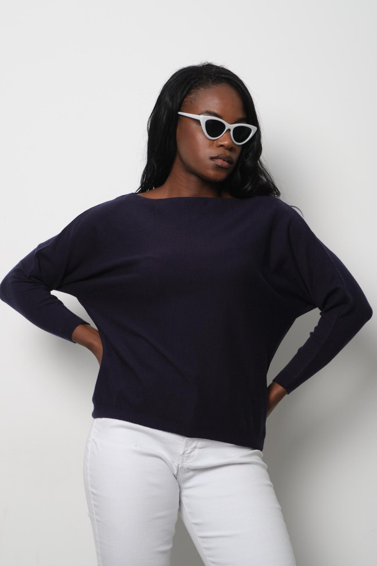 Wholesale Women Navy Boat-Neck Sweaters 711029