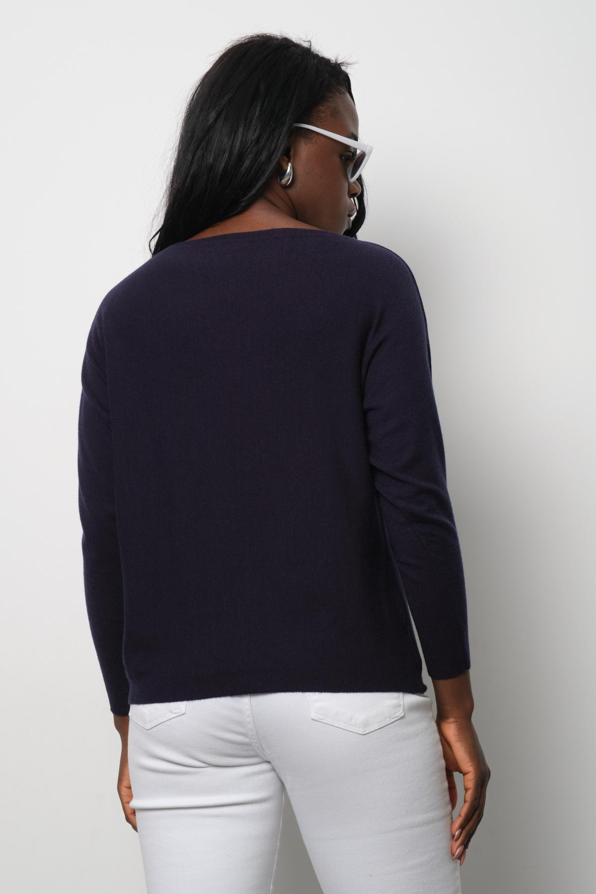 Wholesale Women Navy Boat-Neck Sweaters 711029