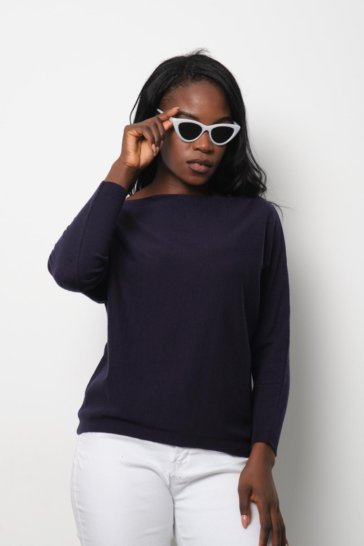 Wholesale Women Navy Boat-Neck Sweaters 711029