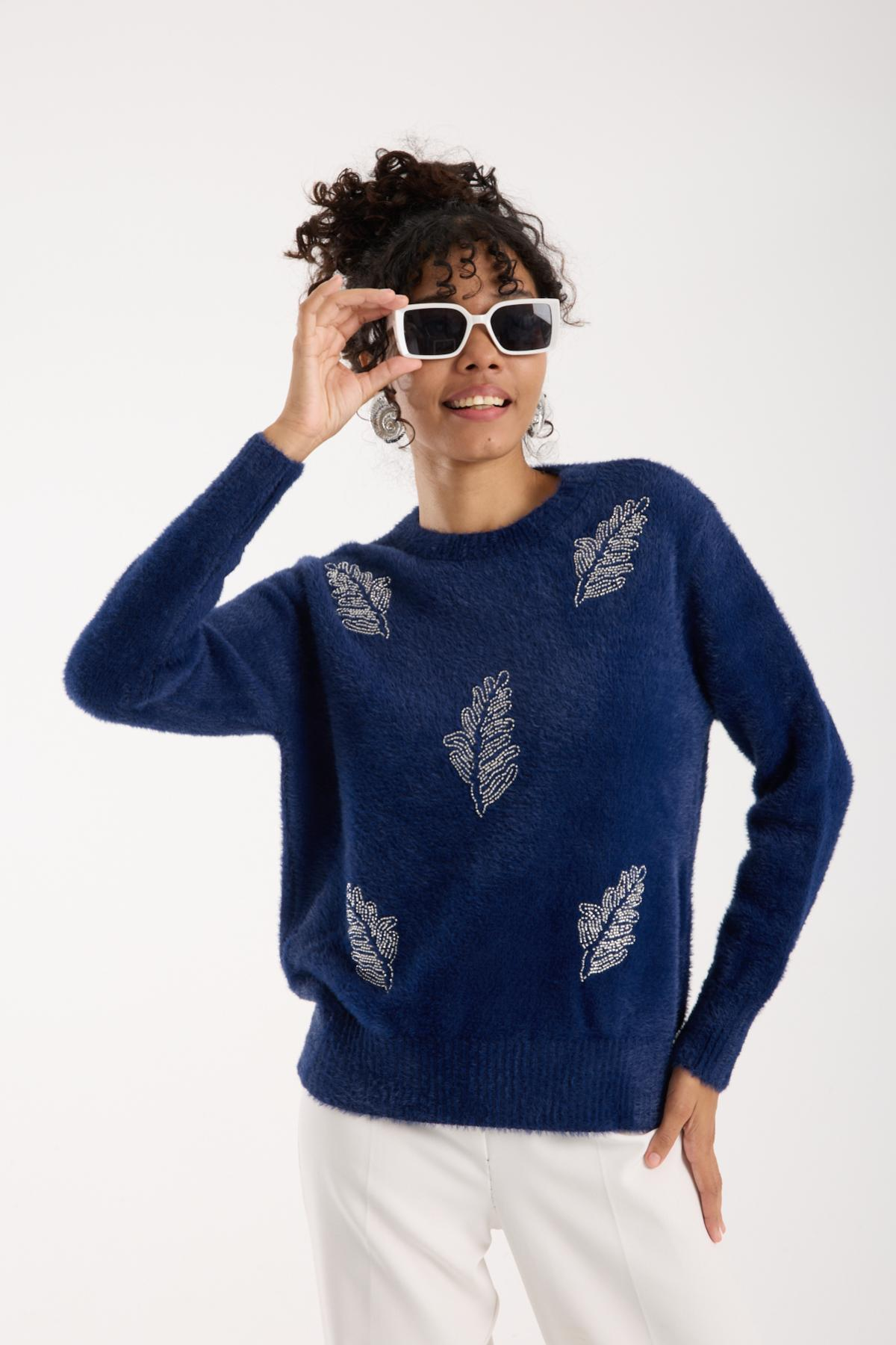 Wholesale Women Navy Crew-Neck Knit Blouse with Beaded Embroidery 738900