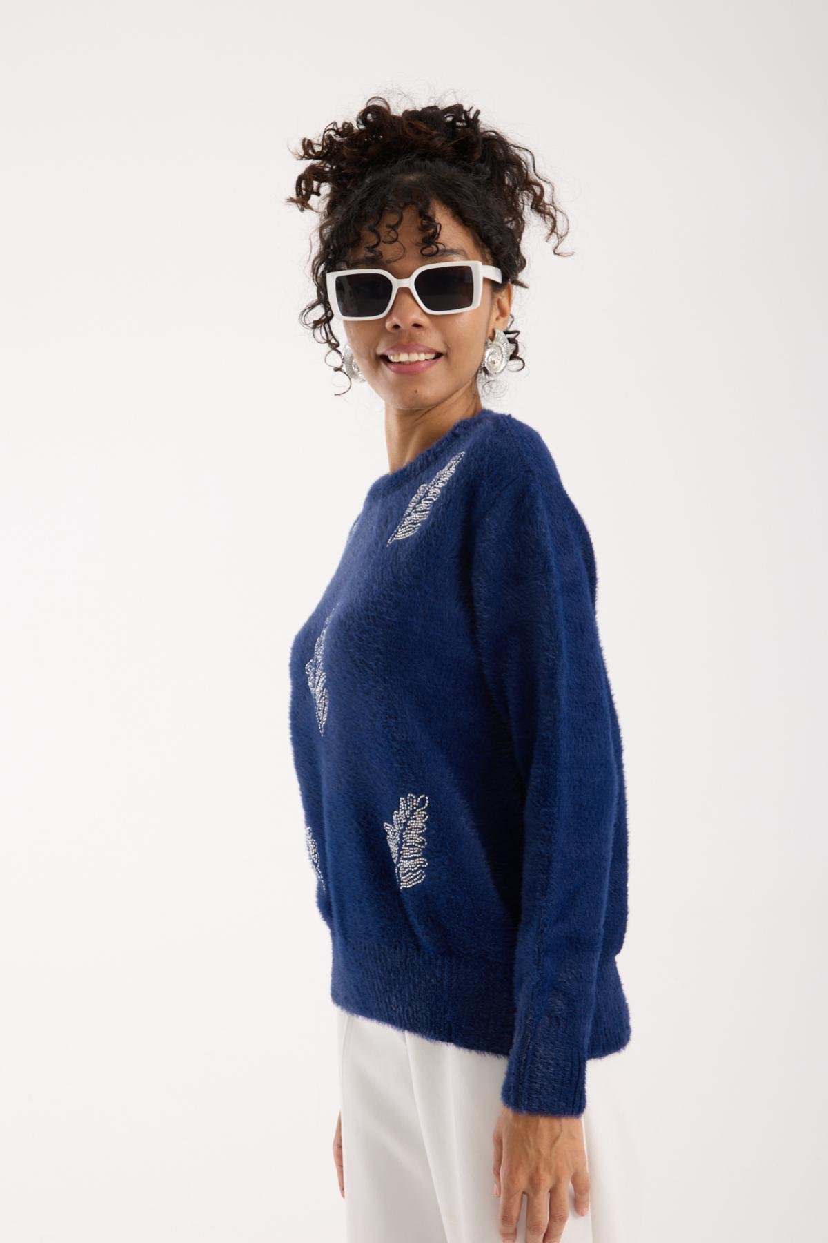 Wholesale Women Navy Crew-Neck Knit Blouse with Beaded Embroidery 738900