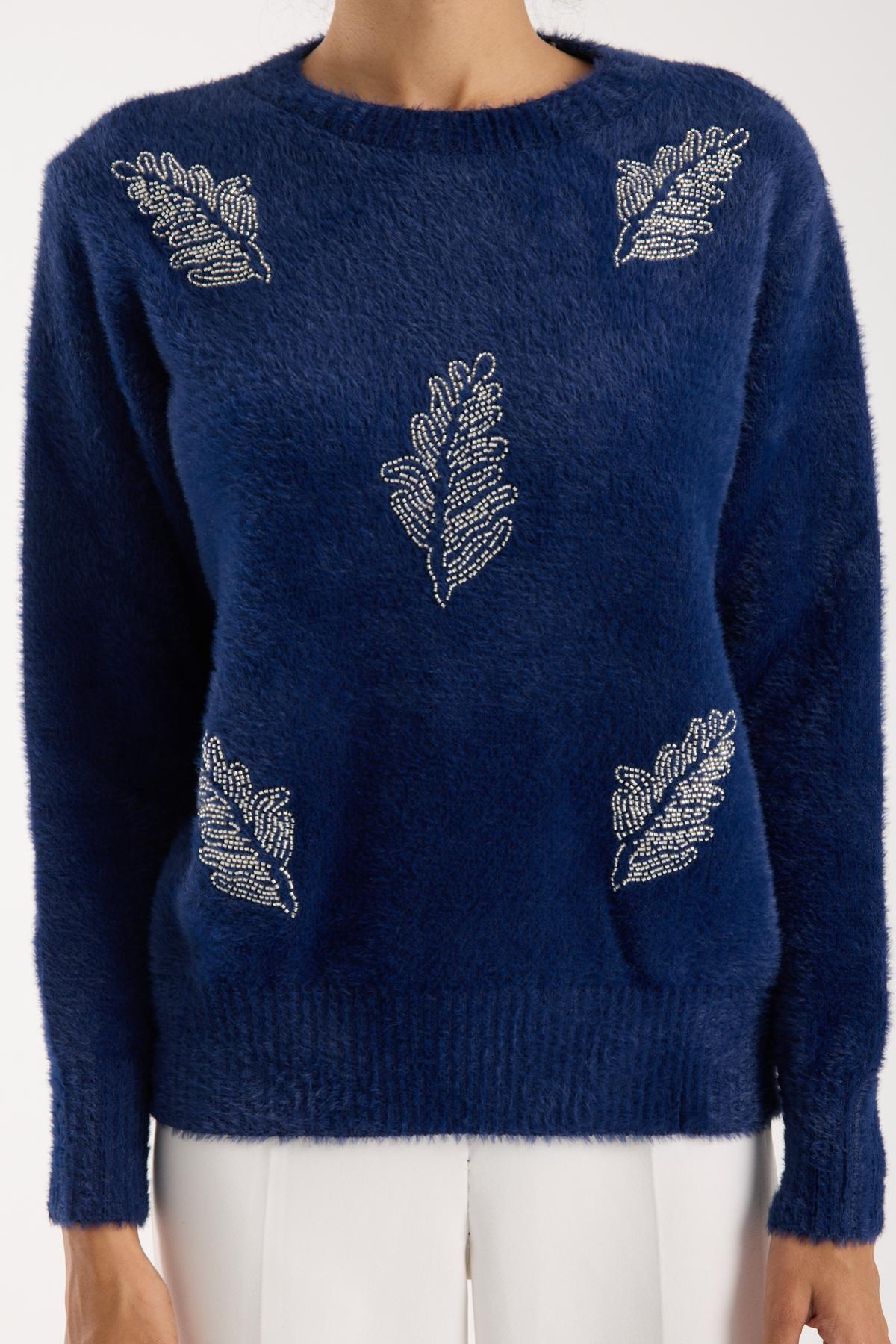 Wholesale Women Navy Crew-Neck Knit Blouse with Beaded Embroidery 738900