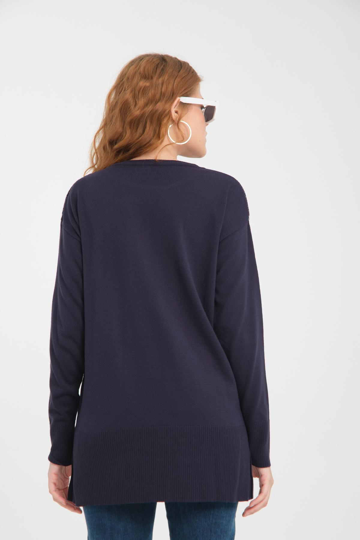 Wholesale Women Navy Glitter Crew-Neck Sweaters 710987
