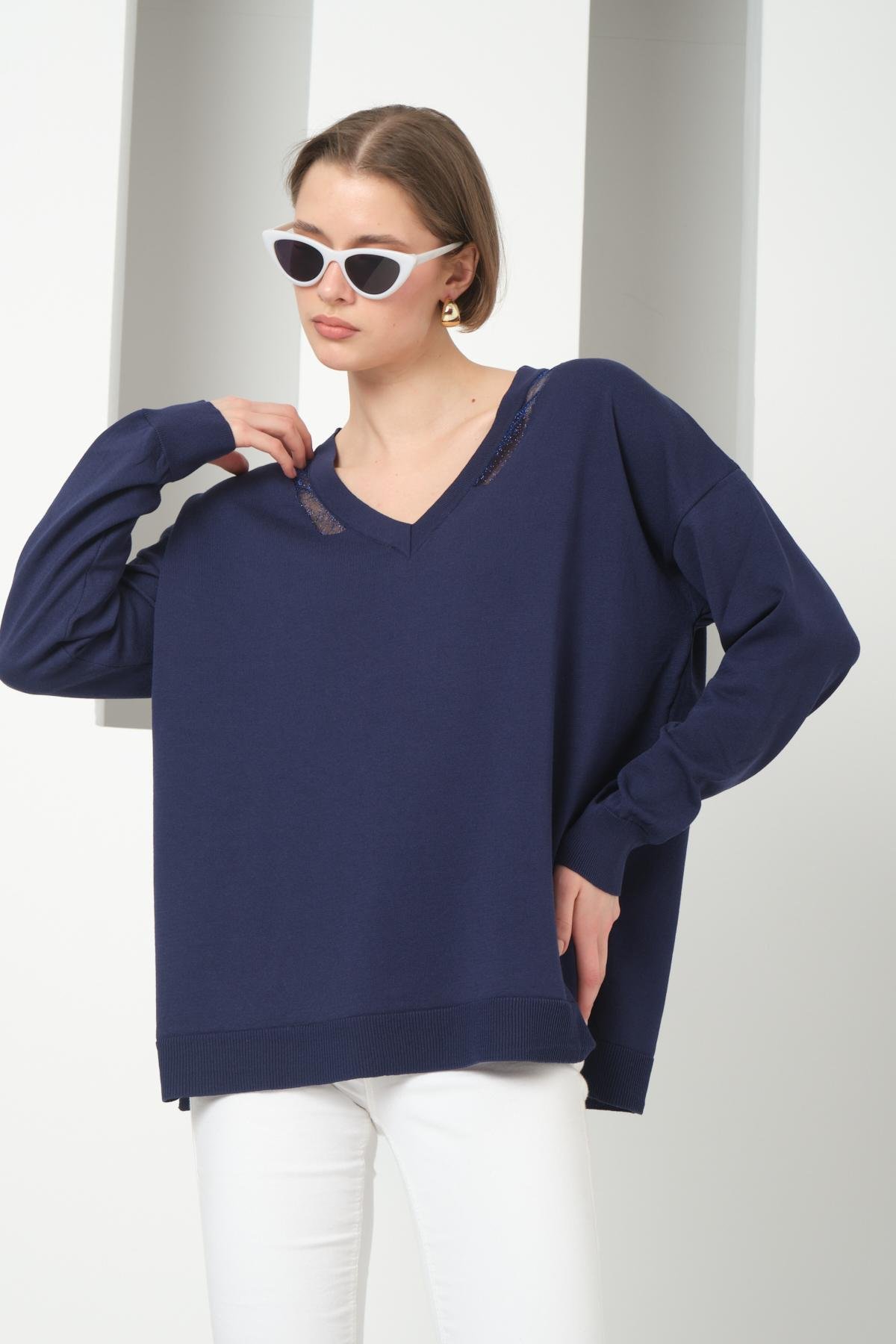Wholesale Women Navy Glitter-Garnished V-Neck Oversized Knit Blouse with Side Slits 724800