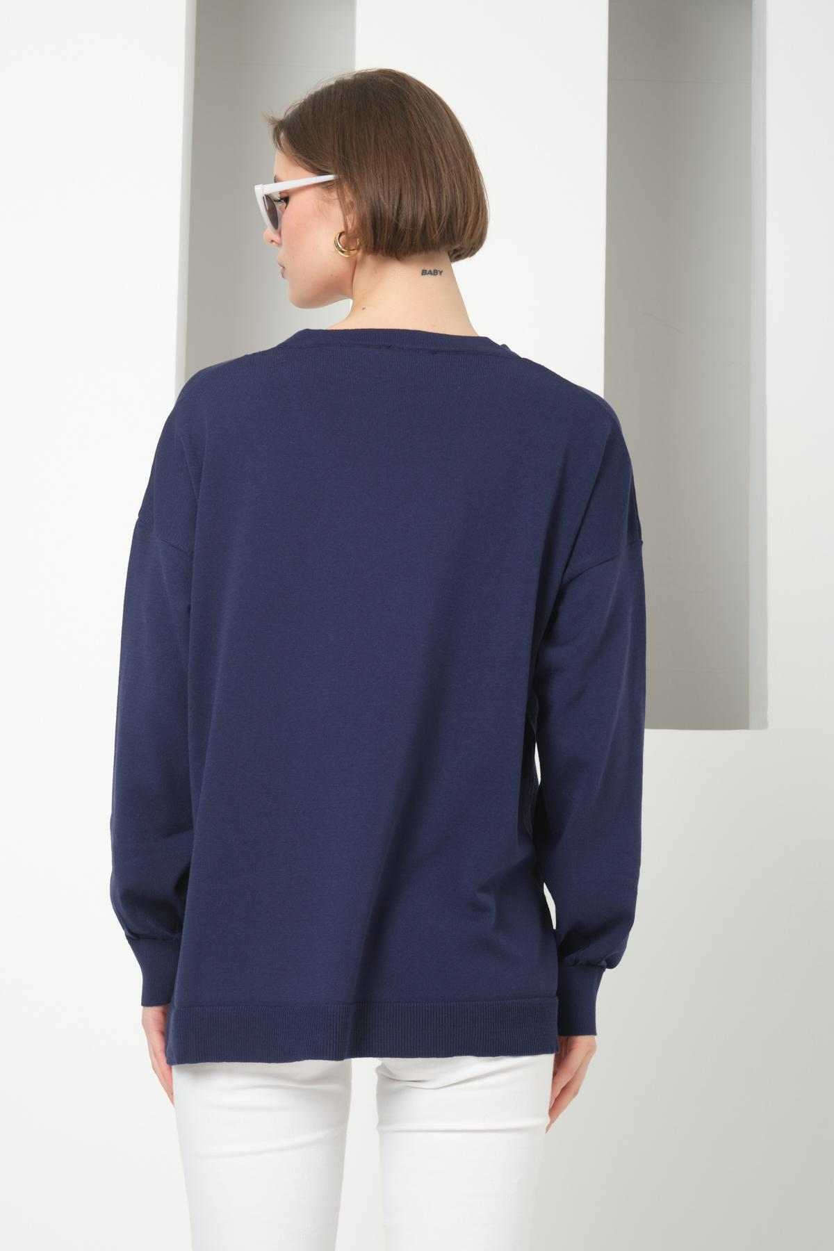 Wholesale Women Navy Glitter-Garnished V-Neck Oversized Knit Blouse with Side Slits 724800