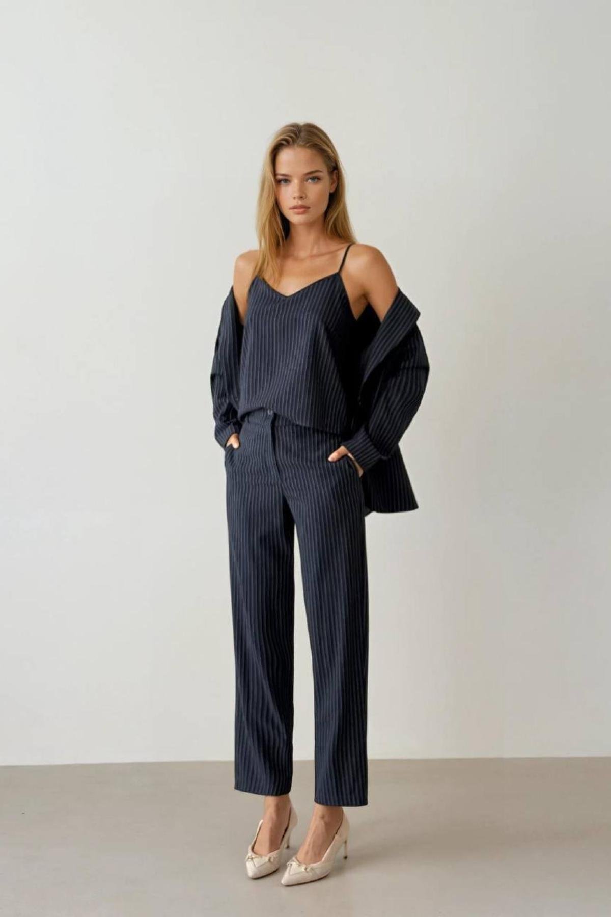 Wholesale Women Navy Three Piece Suits 730062
