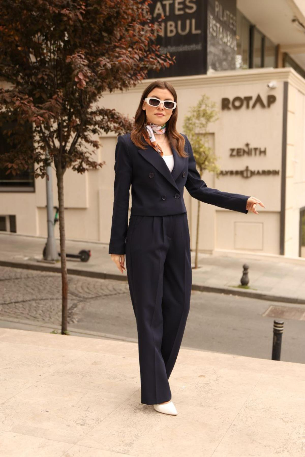 Wholesale Women Navy Two Piece Suit Blazer and Pants Set 737333