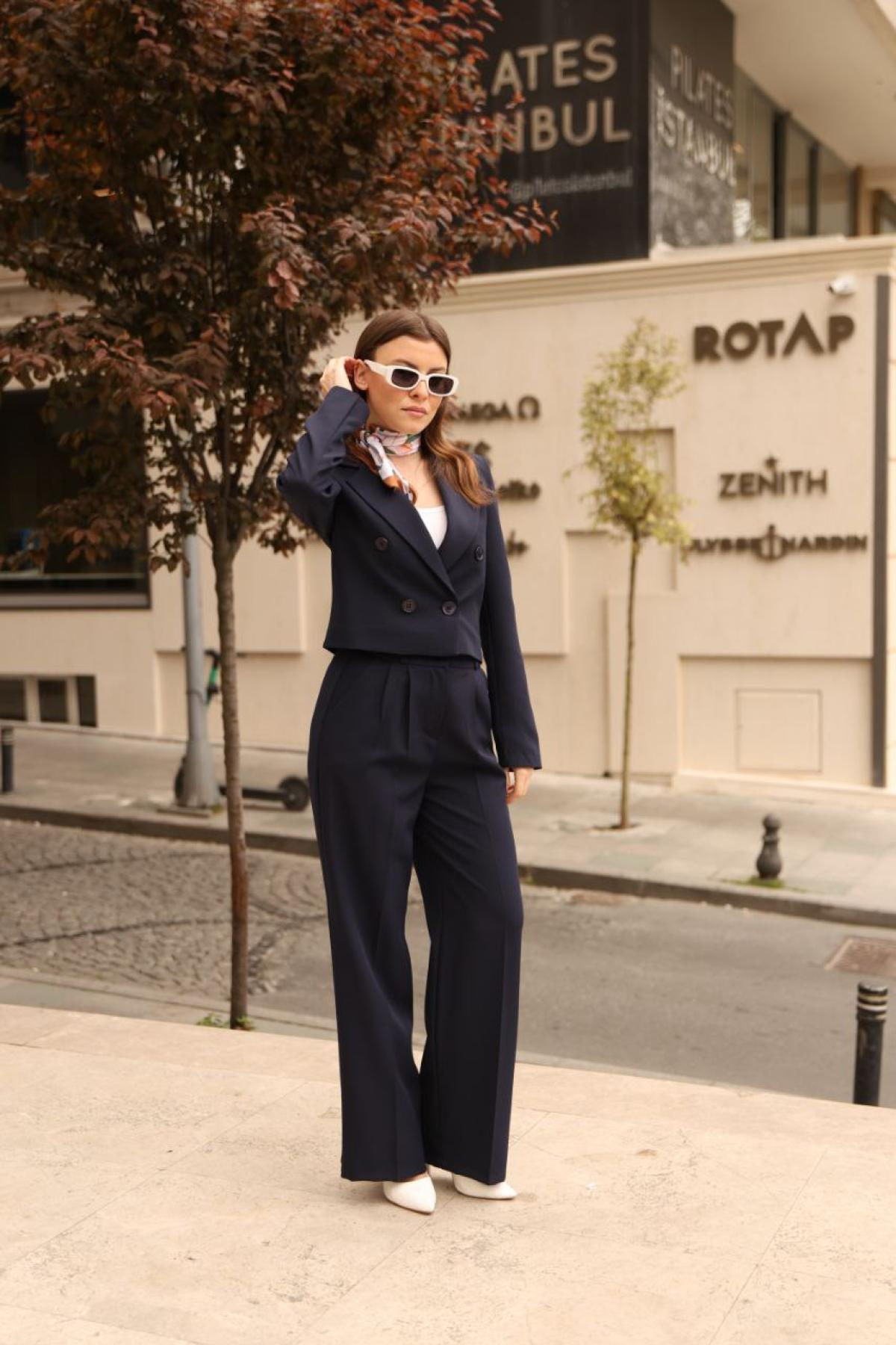 Wholesale Women Navy Two Piece Suit Blazer and Pants Set 737333
