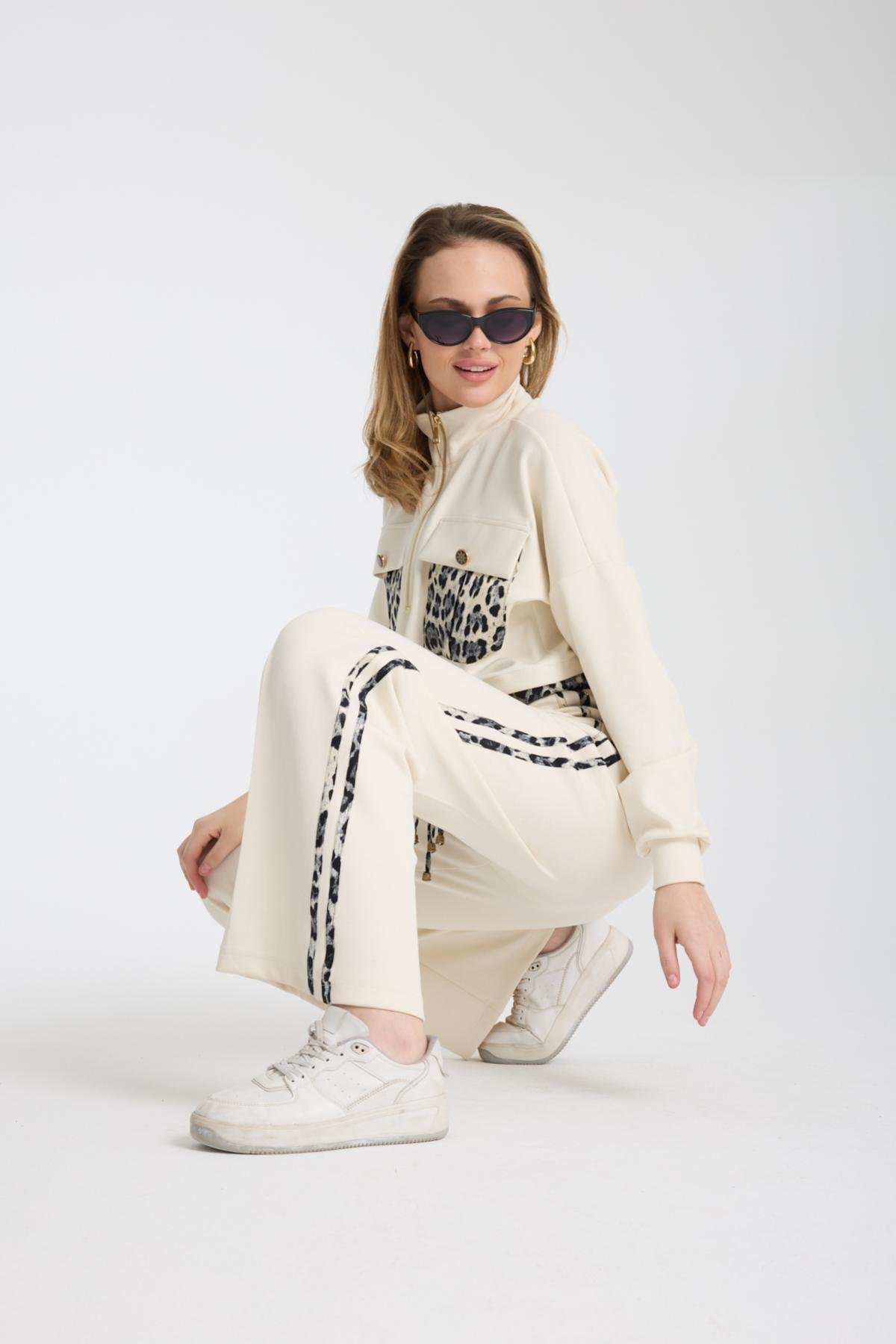 Wholesale Women Off White Zip Up Jacket with Flap Pockets and Side Stripes Pants Set 729231