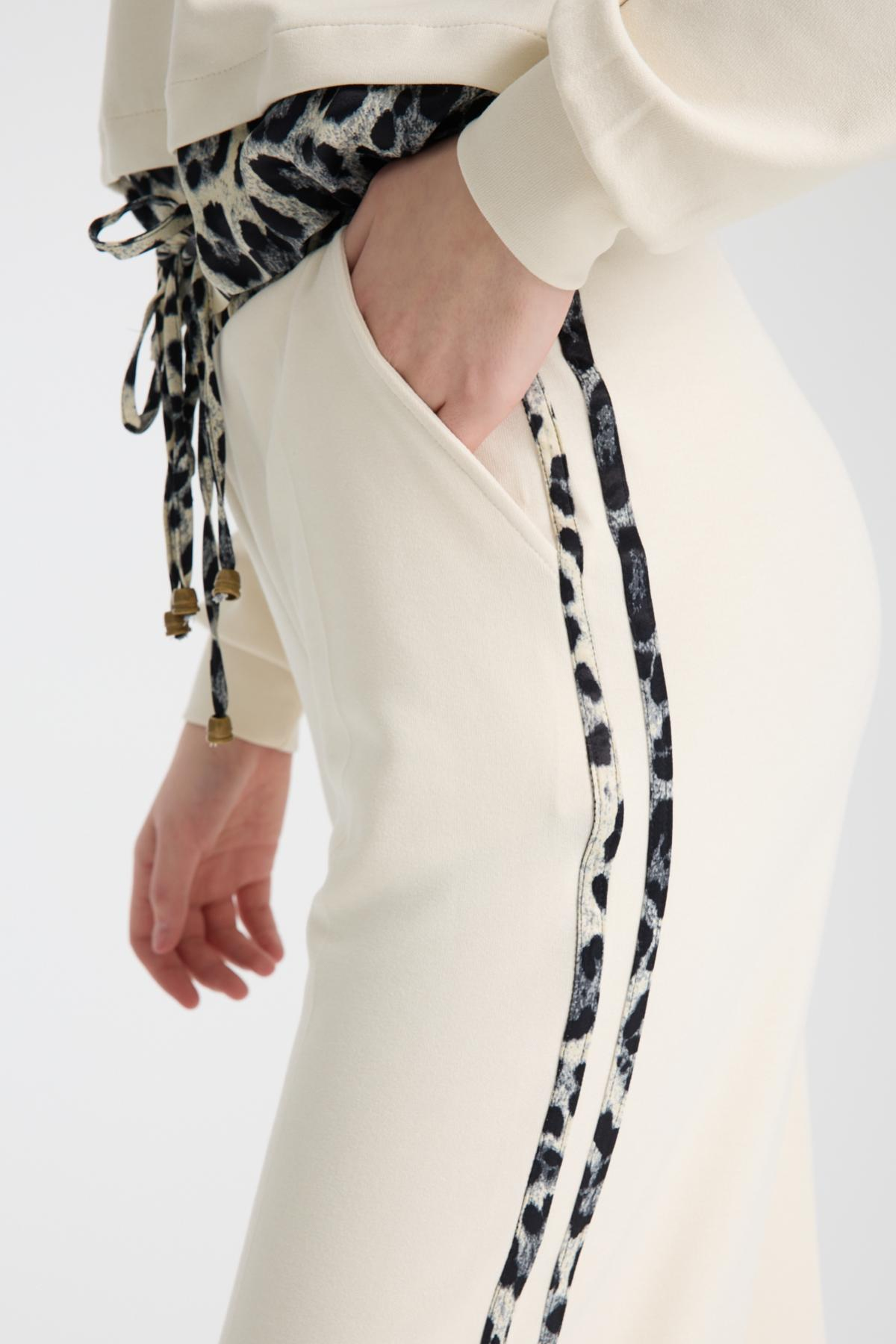 Wholesale Women Off White Zip Up Jacket with Flap Pockets and Side Stripes Pants Set 729231
