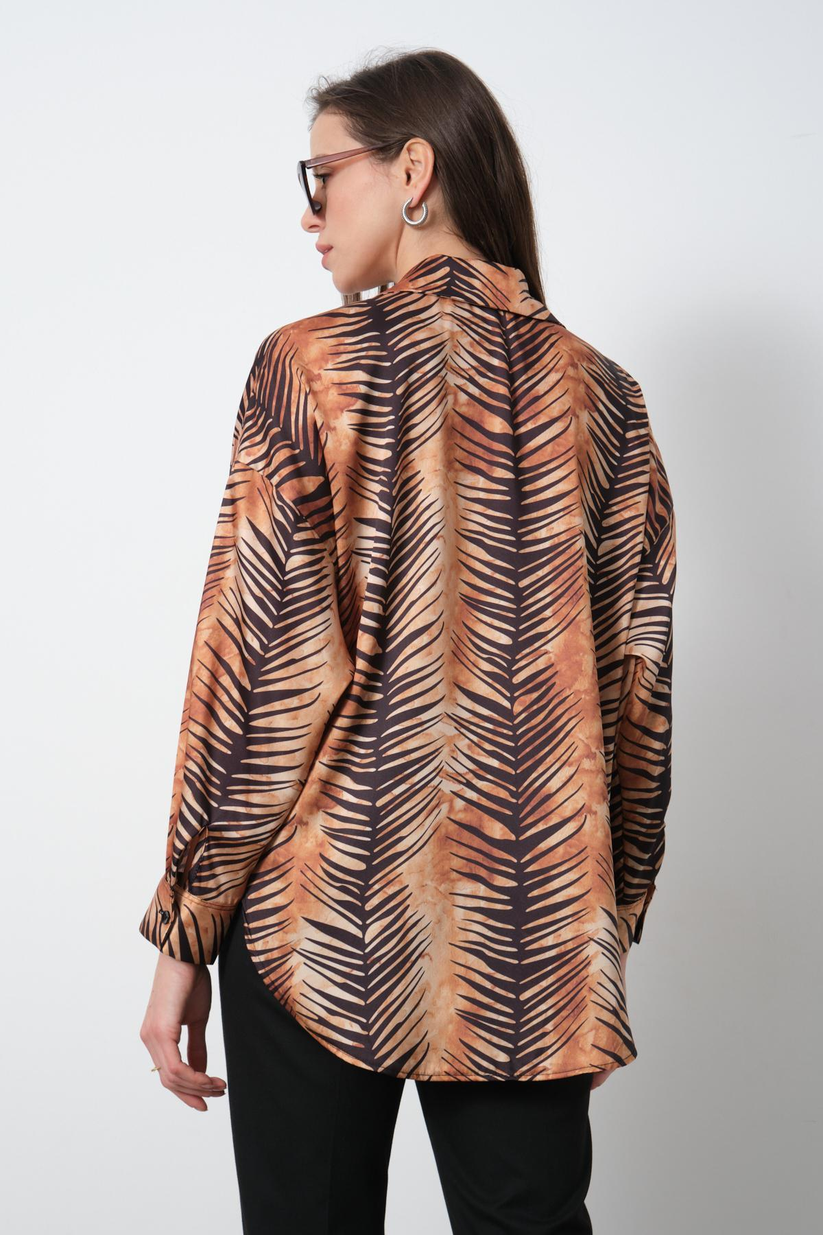 Wholesale Women Patterned Satin Shirt with Accessories on Collar 716898