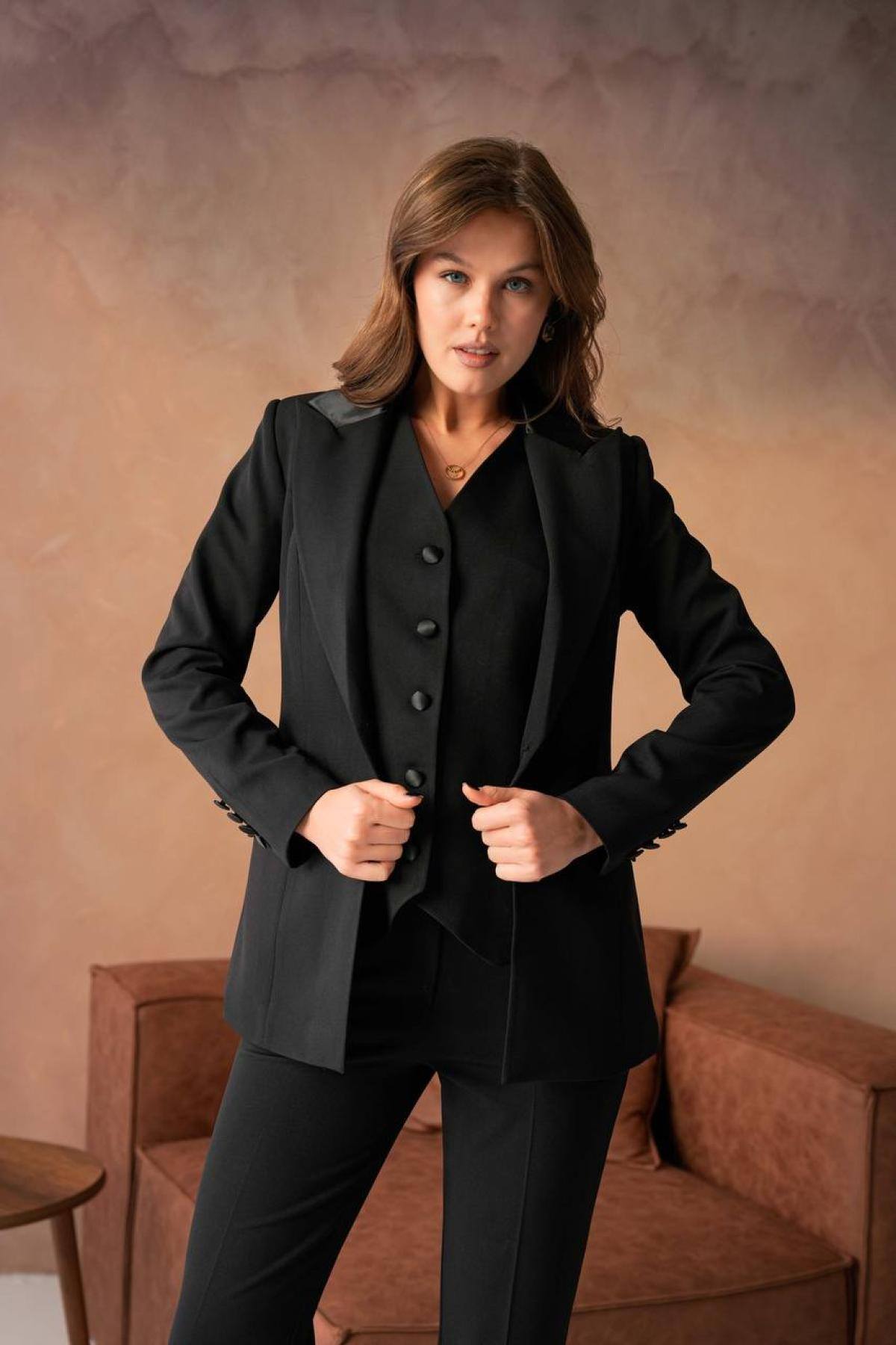 Wholesale Women Plus Size Black Three Piece Suit 733513