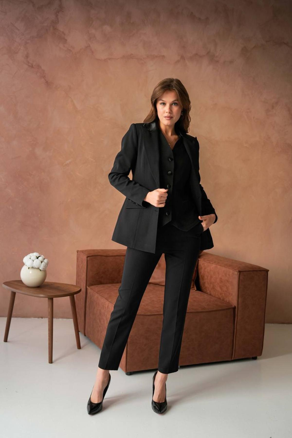 Wholesale Women Plus Size Black Three Piece Suit 733513