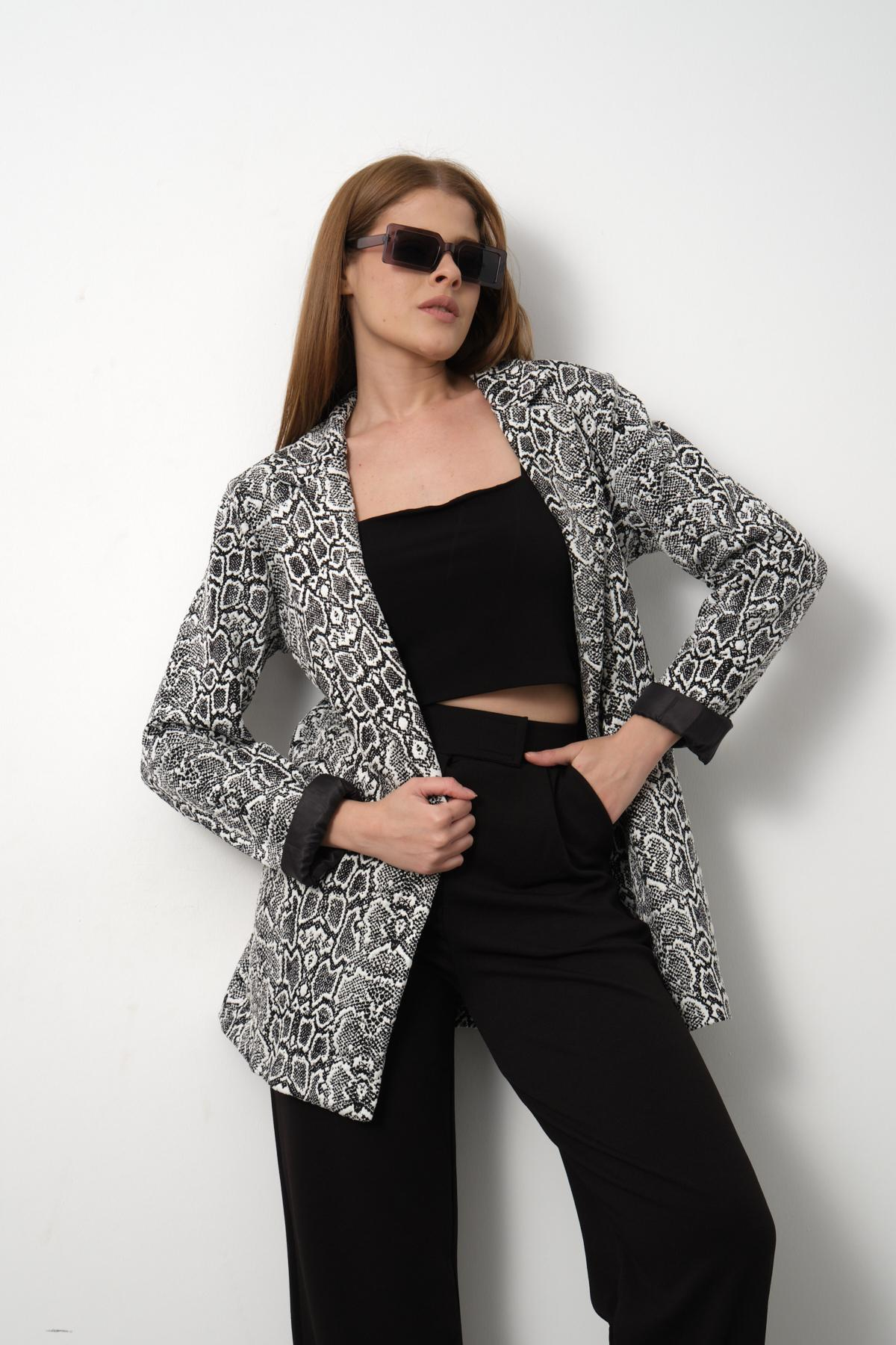 Wholesale Women Python Pattern Notched Collar Welt Pockets Lined Blazer 715579