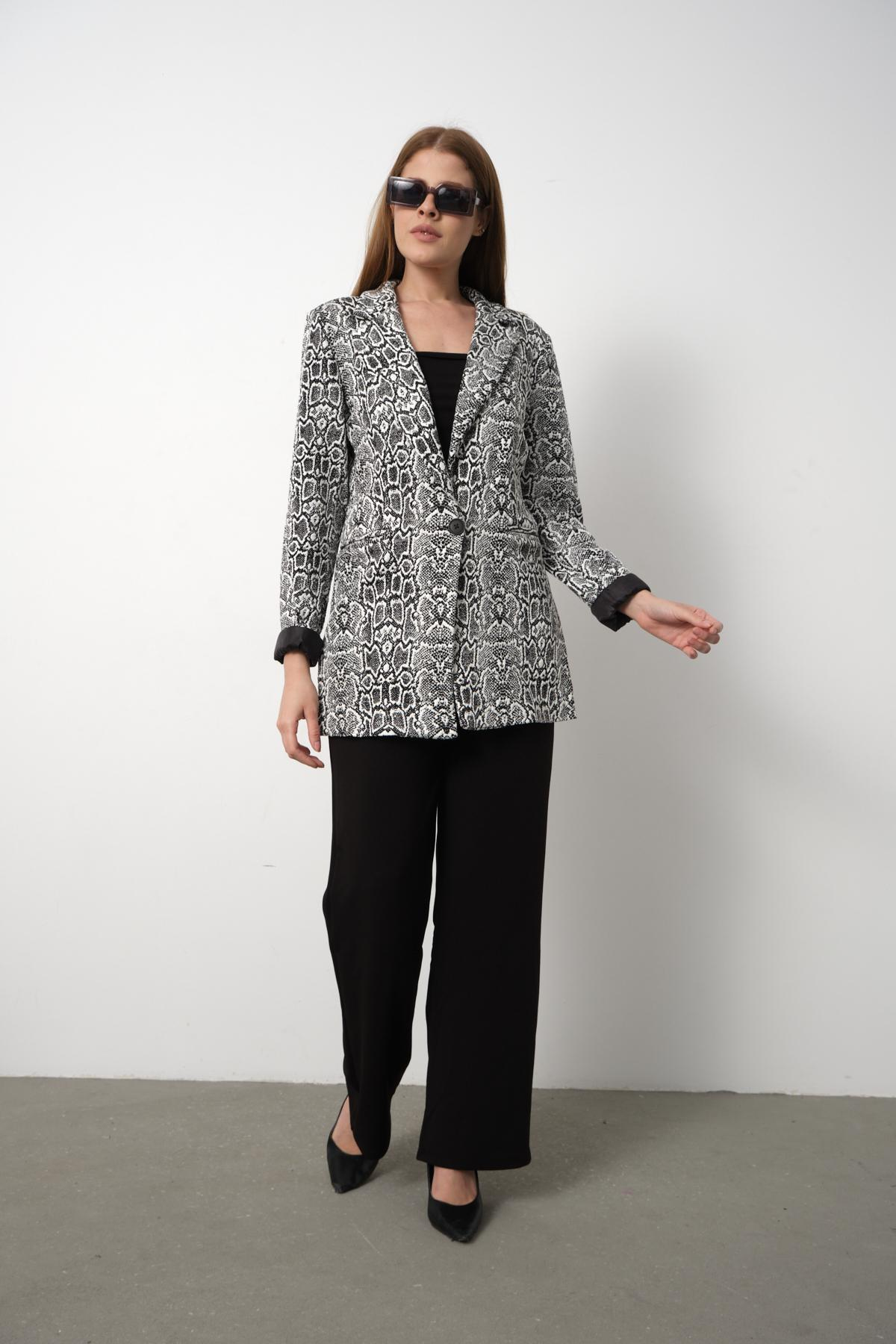 Wholesale Women Python Pattern Notched Collar Welt Pockets Lined Blazer 715579