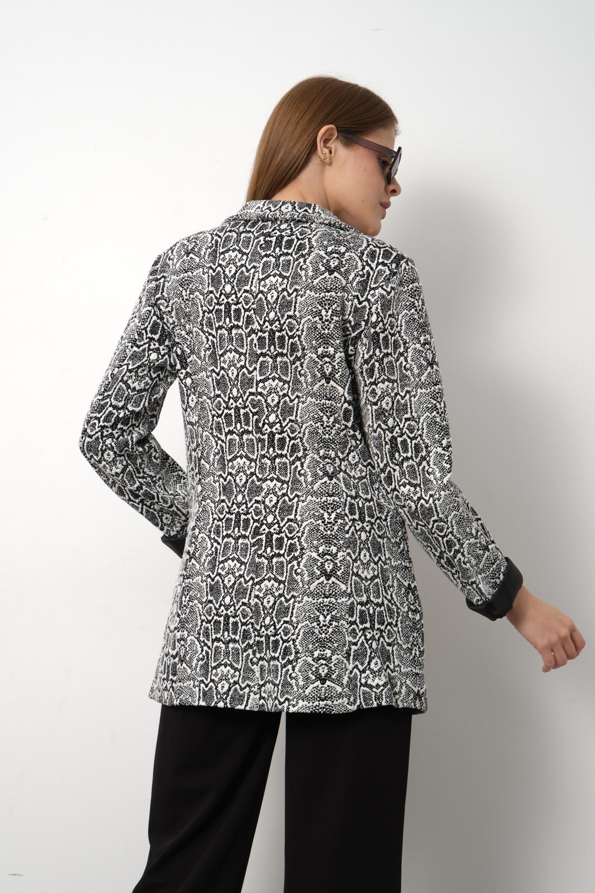 Wholesale Women Python Pattern Notched Collar Welt Pockets Lined Blazer 715579