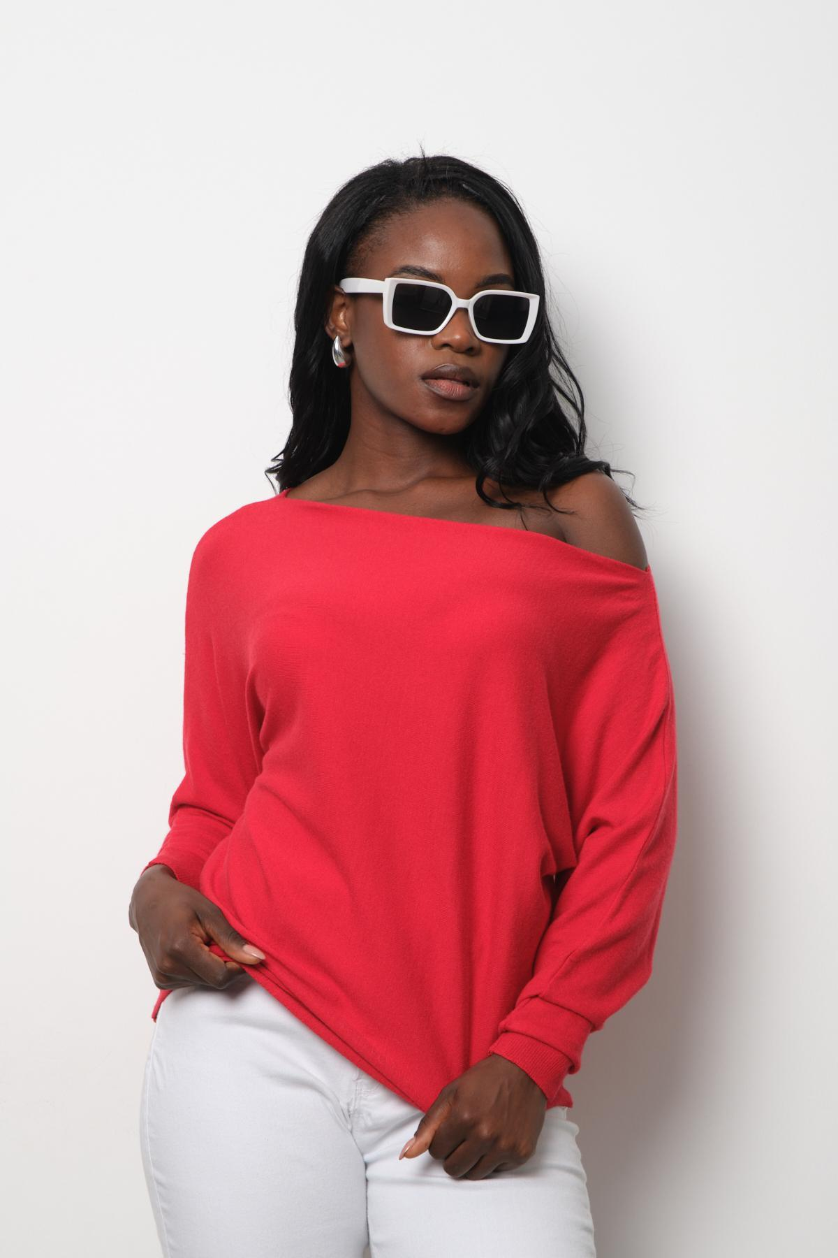 Wholesale Women Red Boat-Neck Sweaters 711035