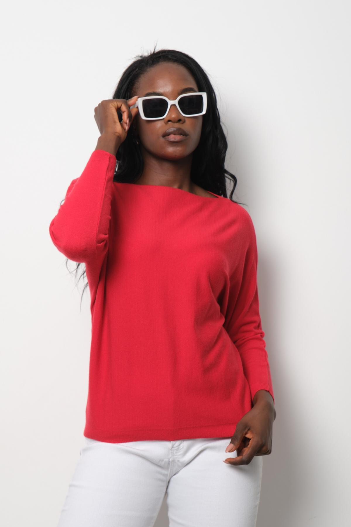 Wholesale Women Red Boat-Neck Sweaters 711035