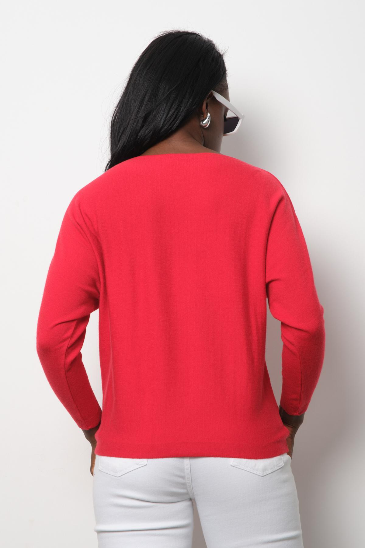 Wholesale Women Red Boat-Neck Sweaters 711035