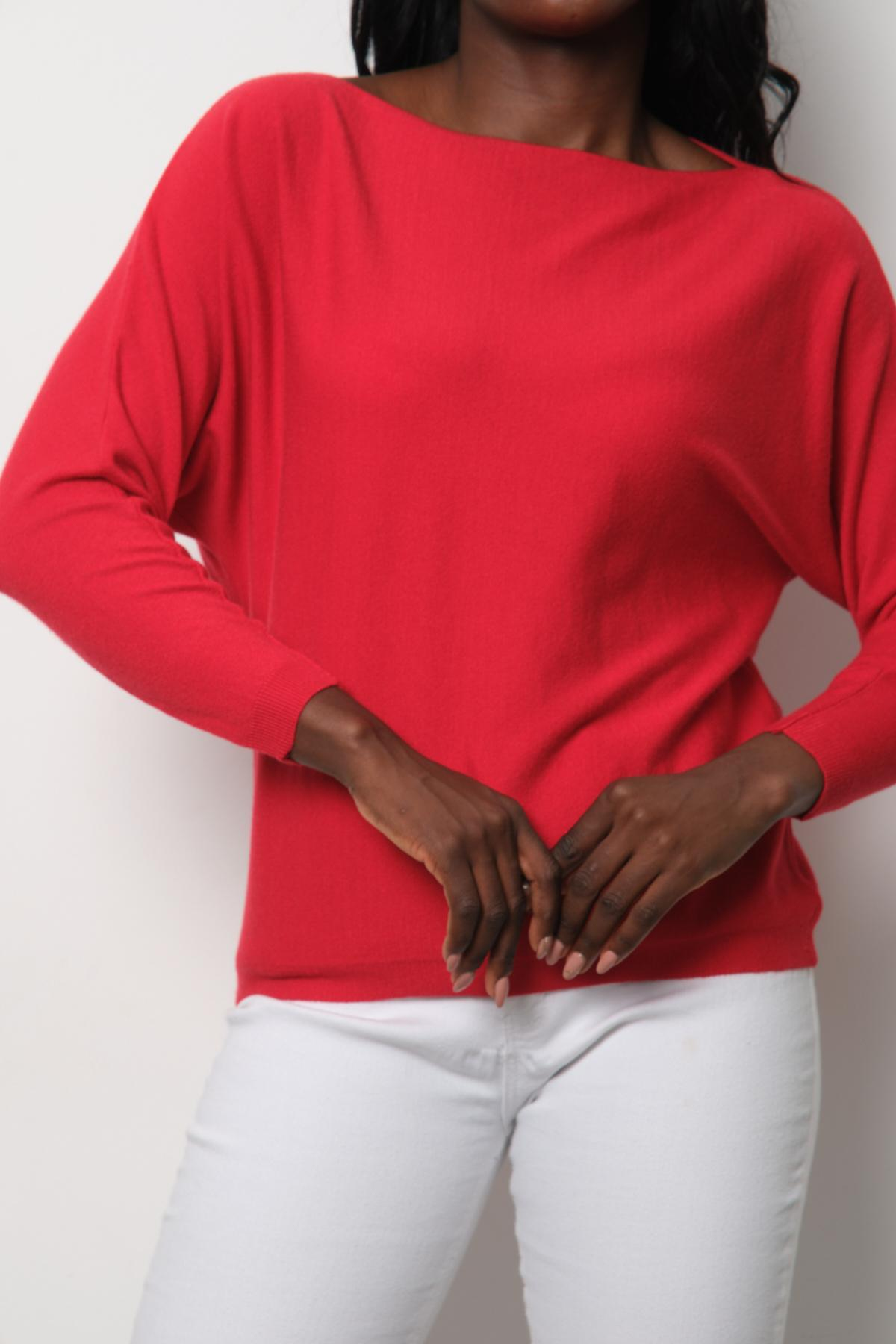 Wholesale Women Red Boat-Neck Sweaters 711035