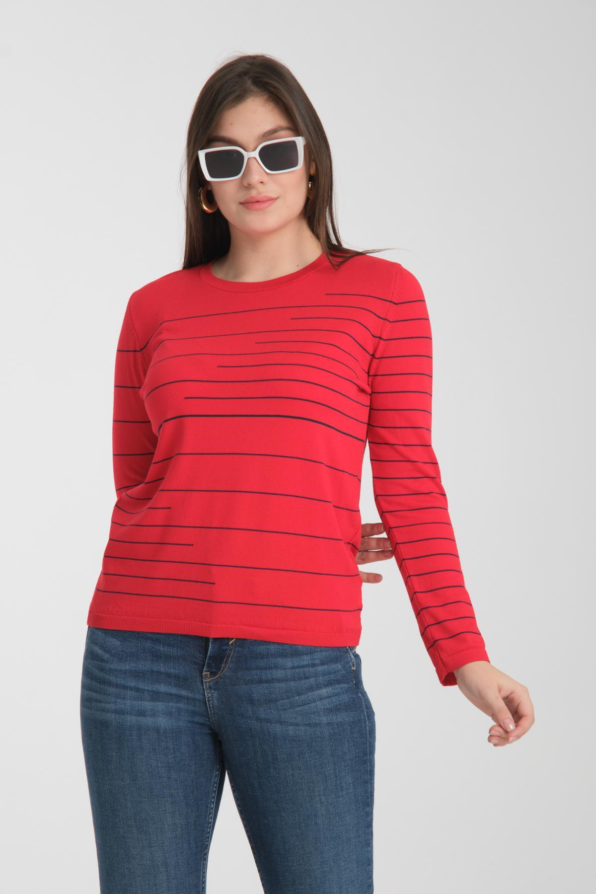 Wholesale Women Red Crew Neck Striped Knit Blouse 722611