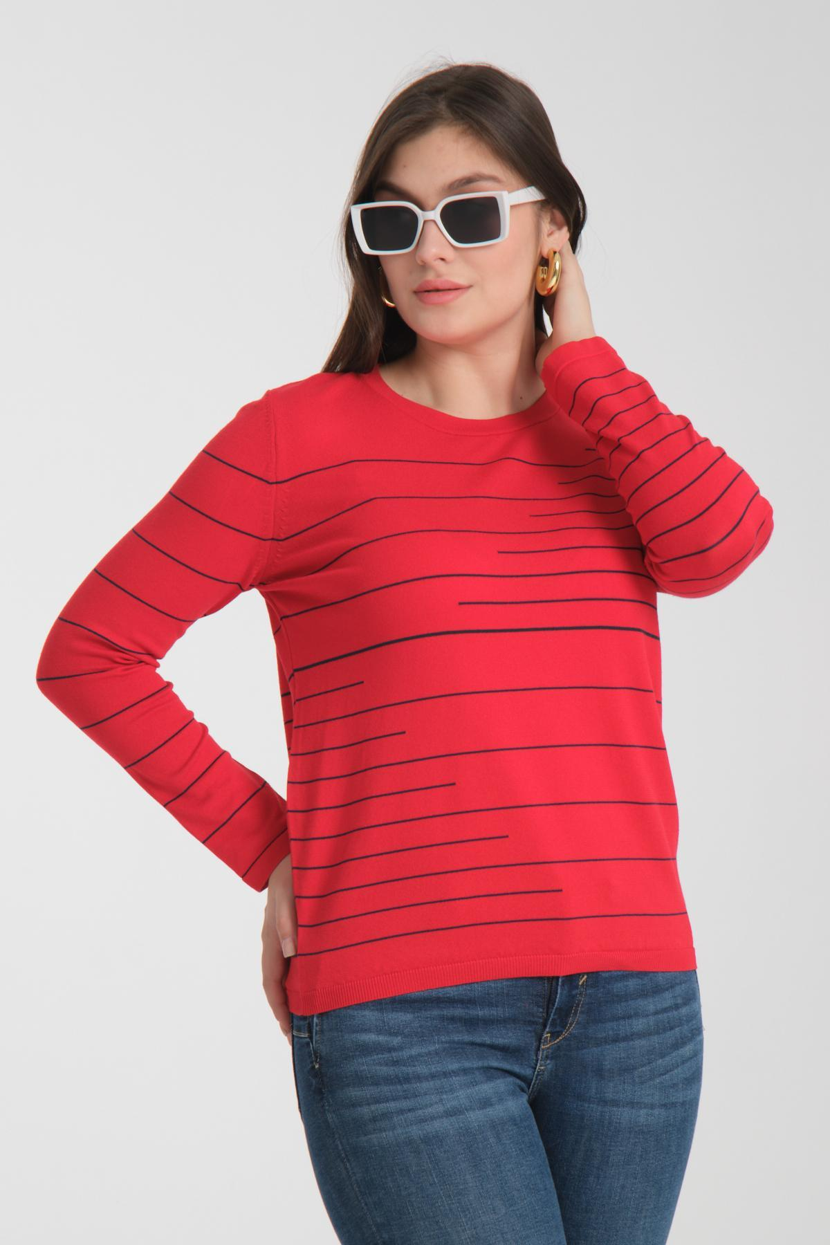 Wholesale Women Red Crew Neck Striped Knit Blouse 722611