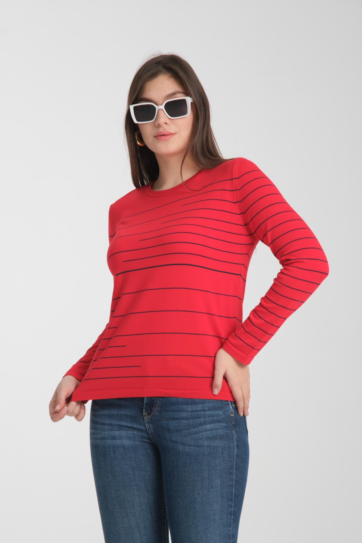 Wholesale Women Red Crew Neck Striped Knit Blouse 722611