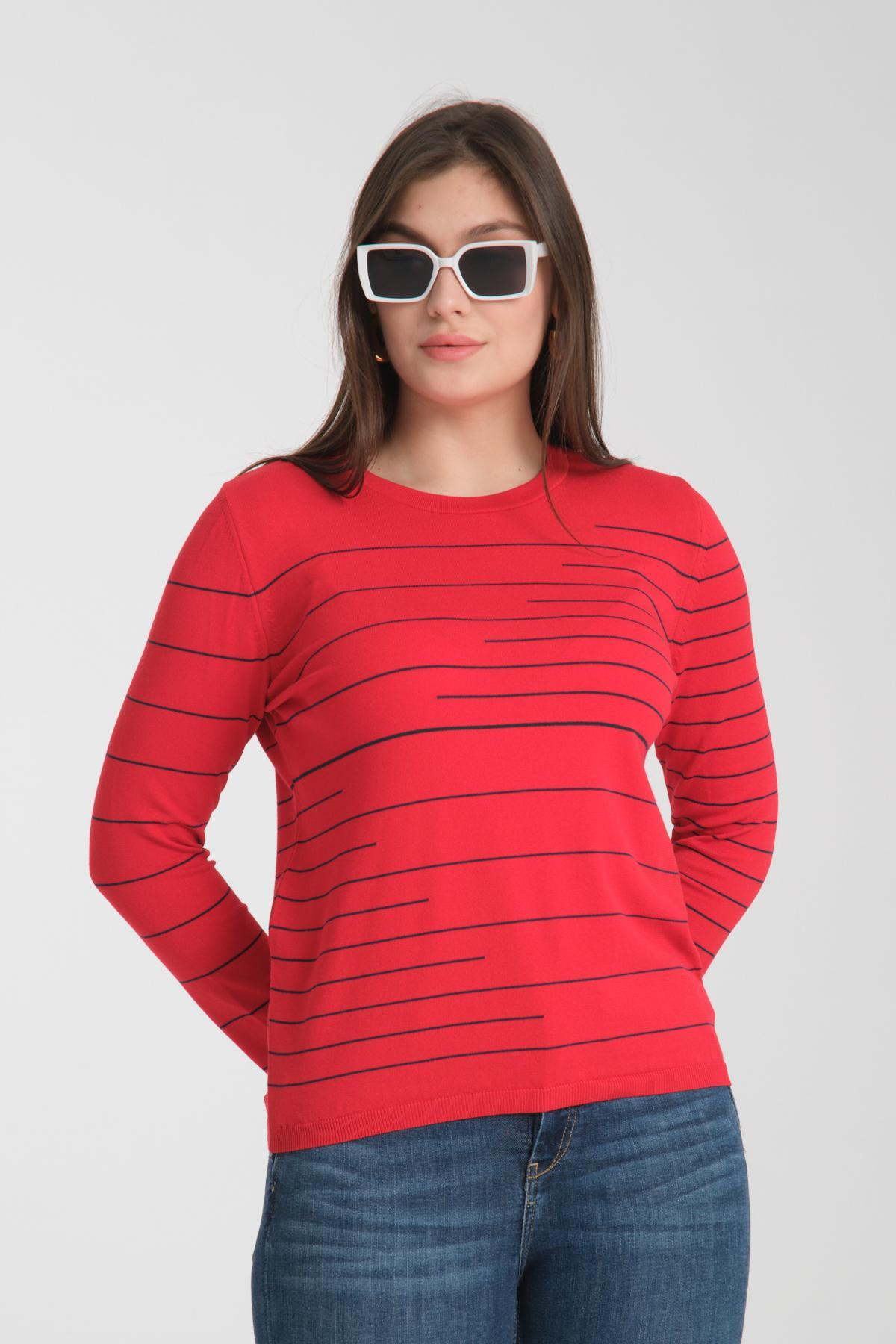 Wholesale Women Red Crew Neck Striped Knit Blouse 722611