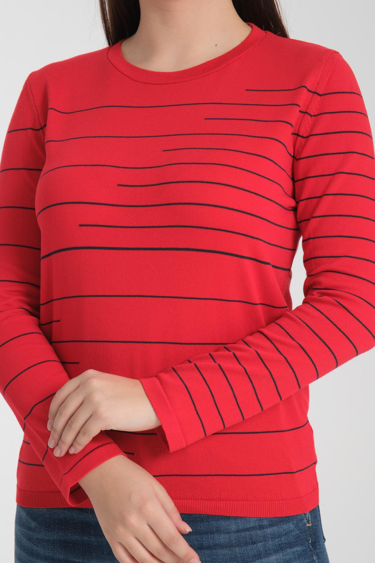 Wholesale Women Red Crew Neck Striped Knit Blouse 722611