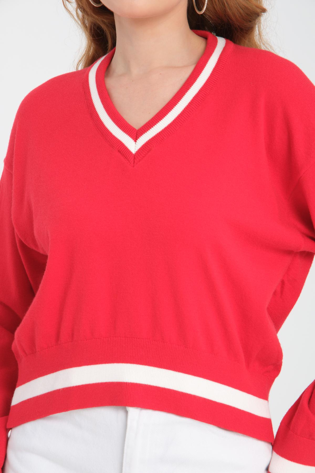 Wholesale Women Red Cropped V-Neck Sweaters 710290