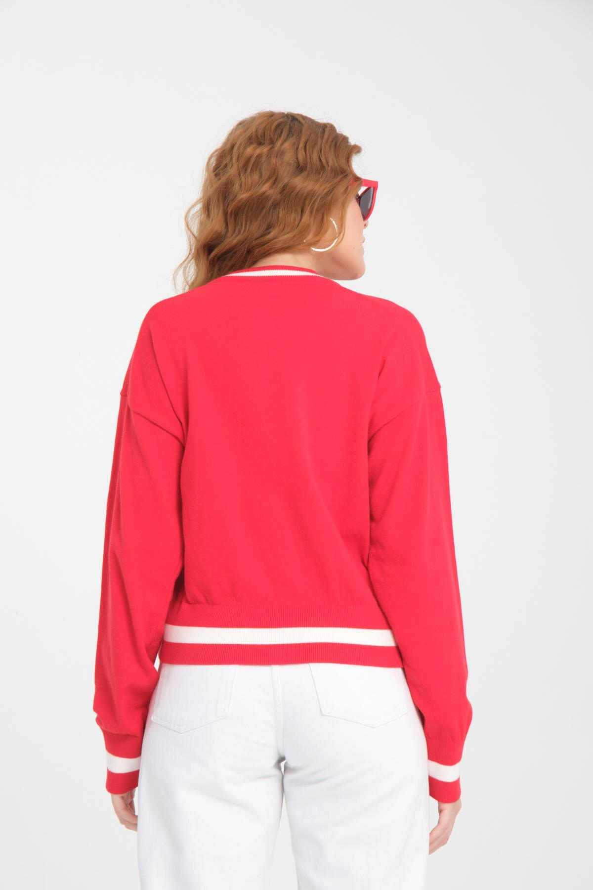 Wholesale Women Red Cropped V-Neck Sweaters 710290