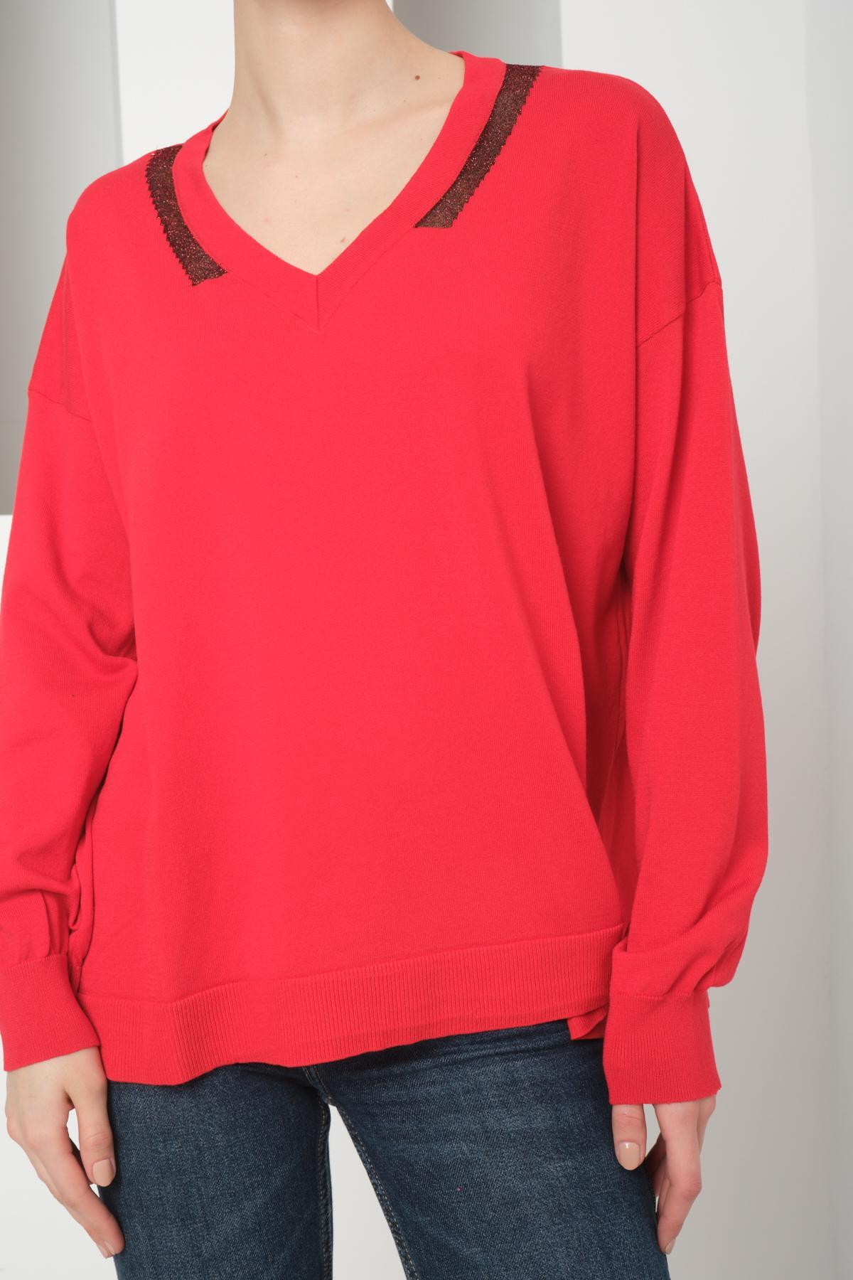 Wholesale Women Red Glitter-Garnished V-Neck Oversized Knit Blouse with Side Slits 724797