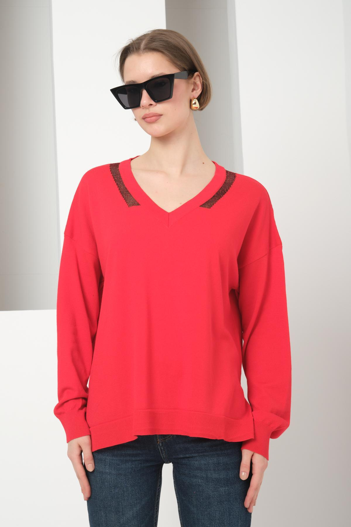 Wholesale Women Red Glitter-Garnished V-Neck Oversized Knit Blouse with Side Slits 724797