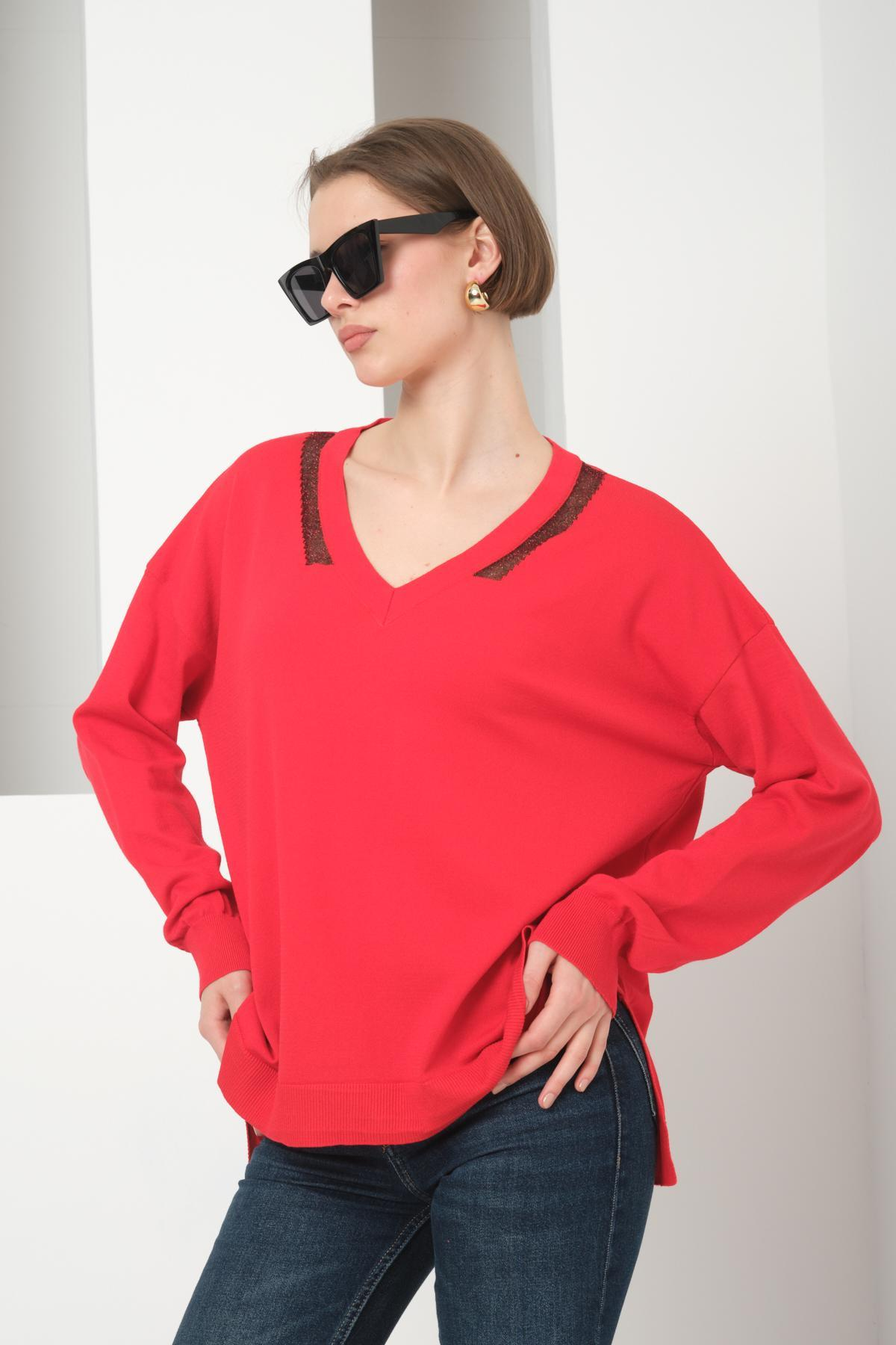 Wholesale Women Red Glitter-Garnished V-Neck Oversized Knit Blouse with Side Slits 724797